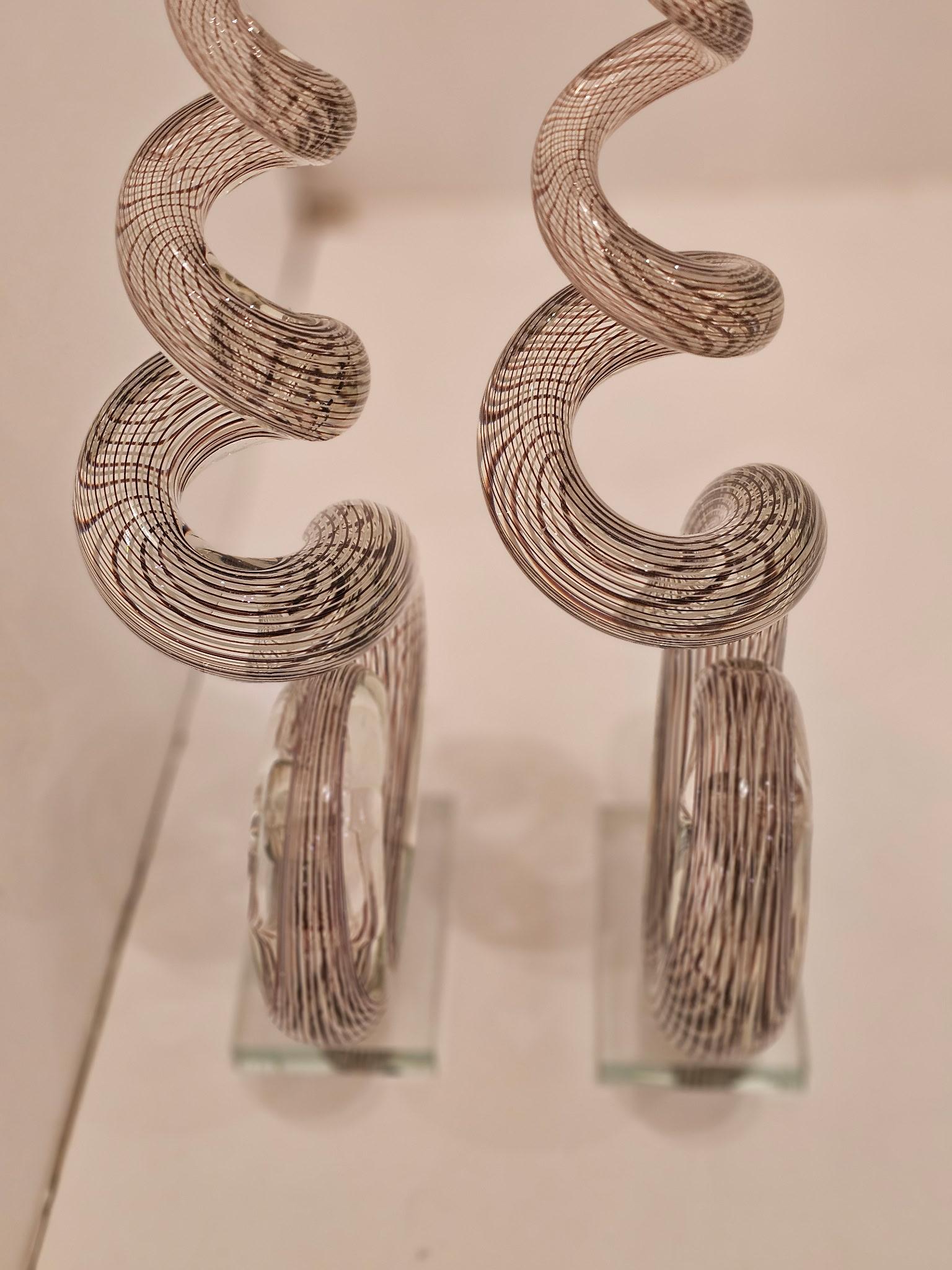Vetro artistico Coppia di sculture in vetro soffiato di Murano Curliecue in vendita