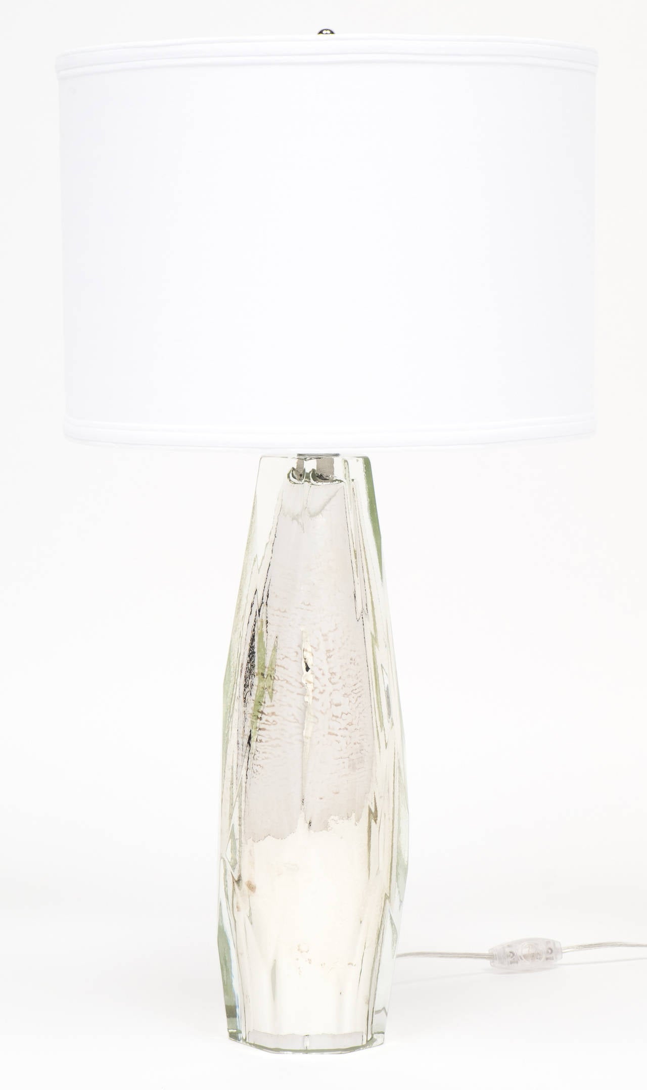 italien Paire de lampes de Murano en verre mercuré facetté en vente