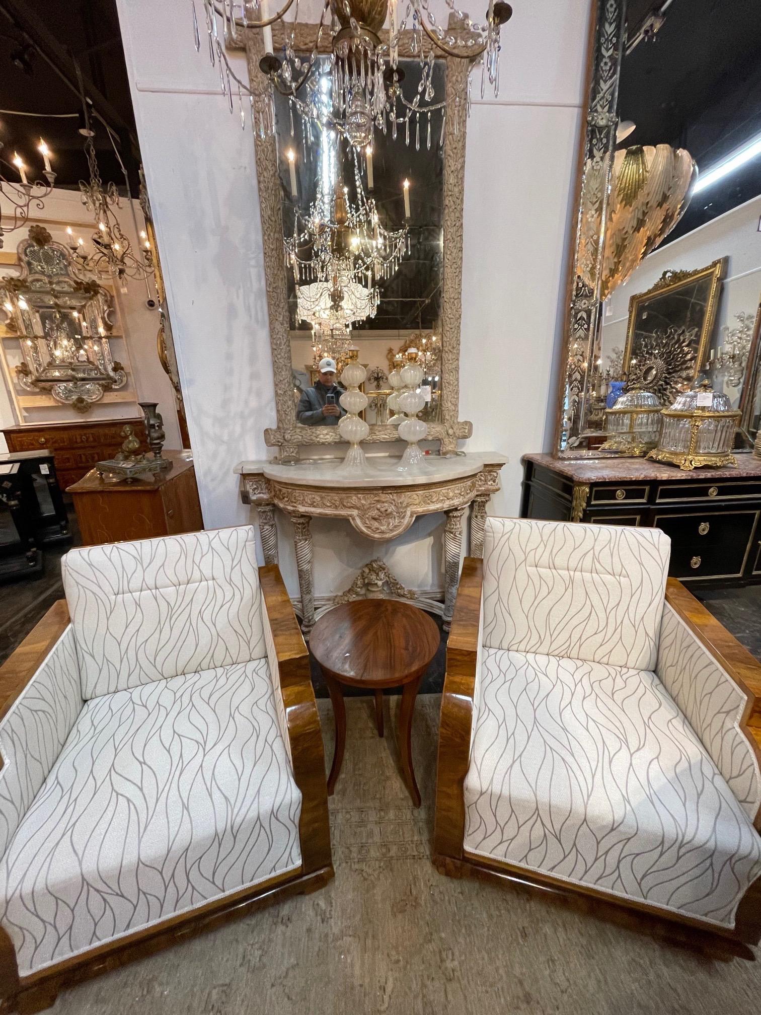 Coppia di lampade a forma di palla in vetro di Murano smerigliato e satinato In condizioni buone in vendita a Dallas, TX