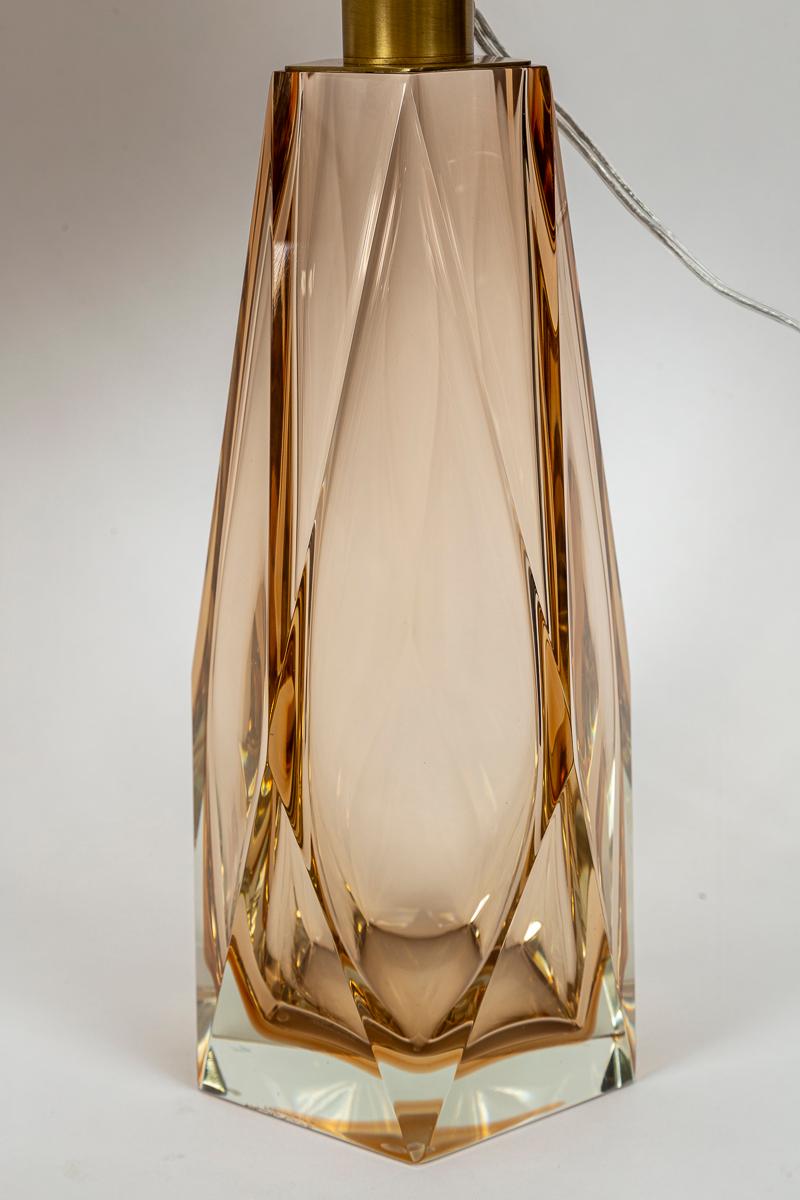 Pareja de Lámparas de Sobremesa de Murano con Gema Facetada de Salmón, Contemporáneas en Excelente estado para la venta en Westport, CT