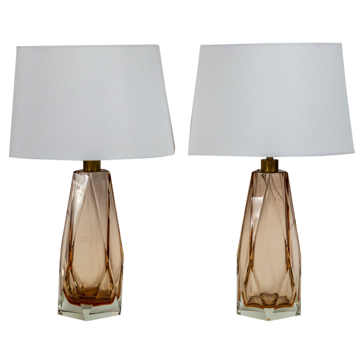 Paire de lampes de table en forme de saumon facetté en pierre de Murano, contemporaines