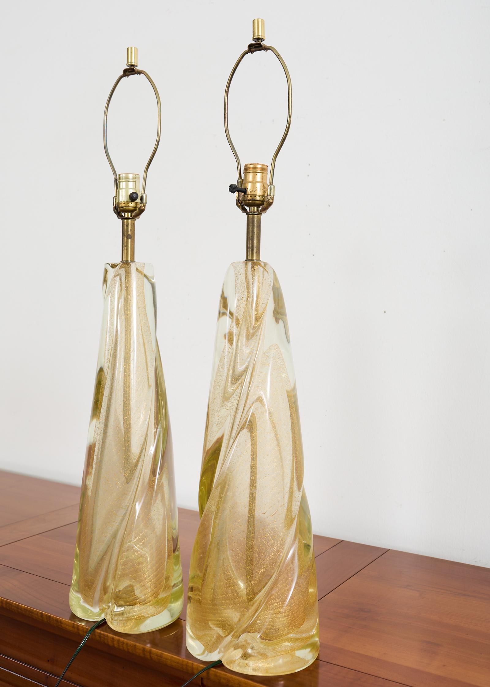 Pareja de Lámparas de Murano de Cristal Dorado Remolino de Salviati Patinado en venta
