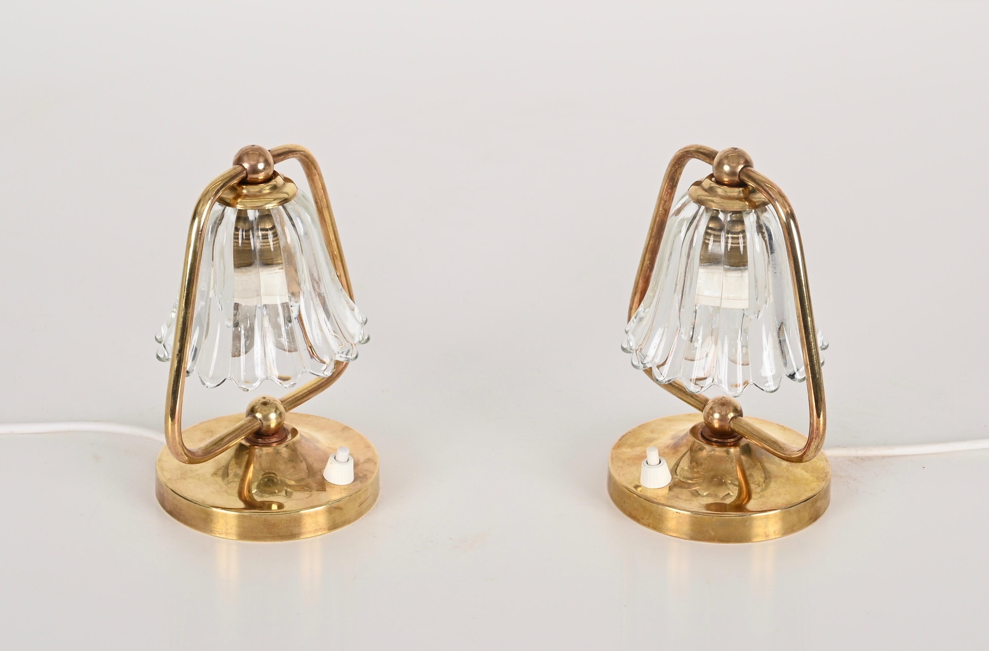 Mid-Century Modern Paire de lampes de table cloche en verre de Murano et laiton par Barovier, Italie, années 1940 en vente