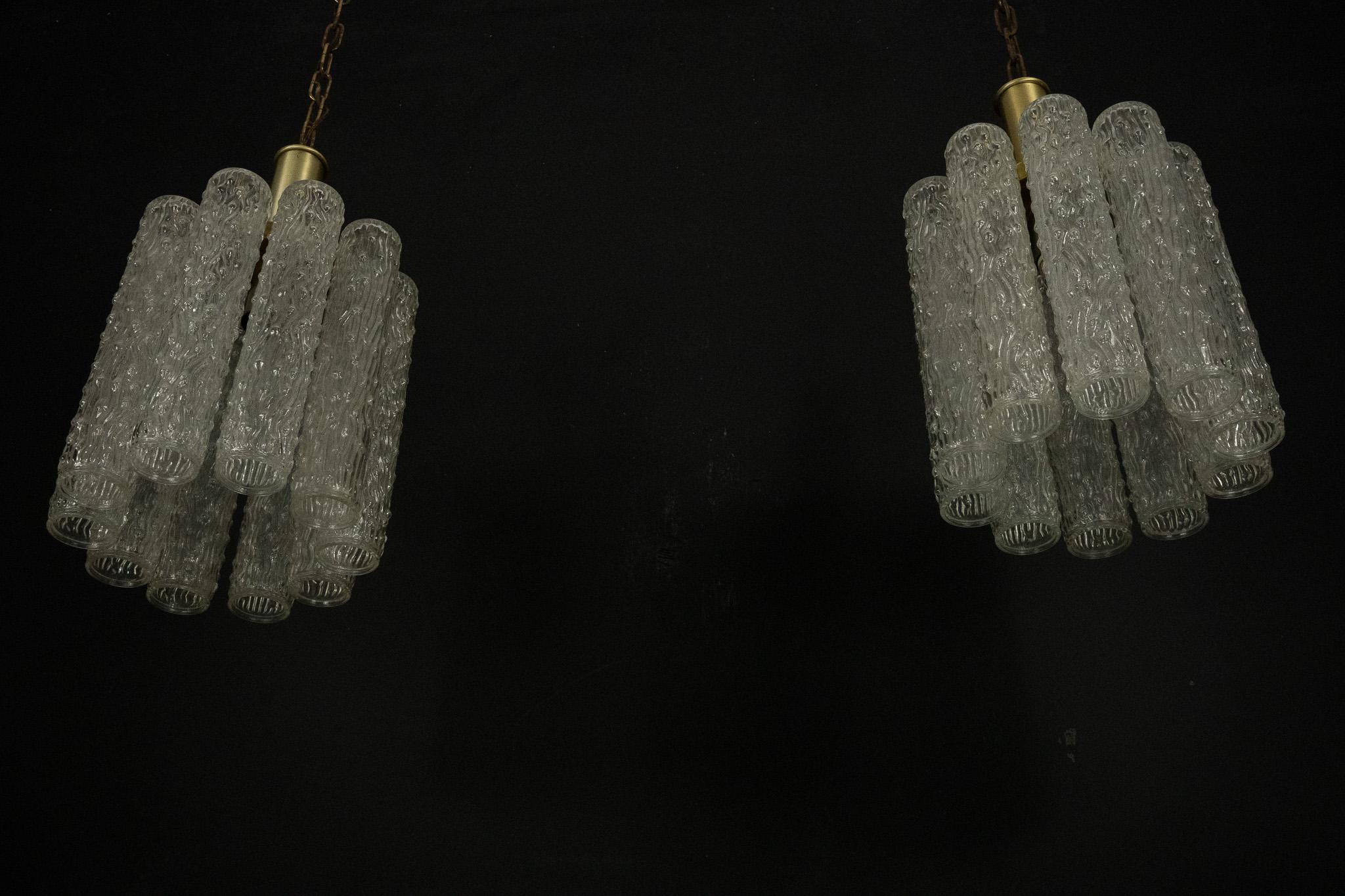 Coppia di lampadari in vetro di Murano e ottone nello stile di Toni Zuccheri. Italia in vendita 7