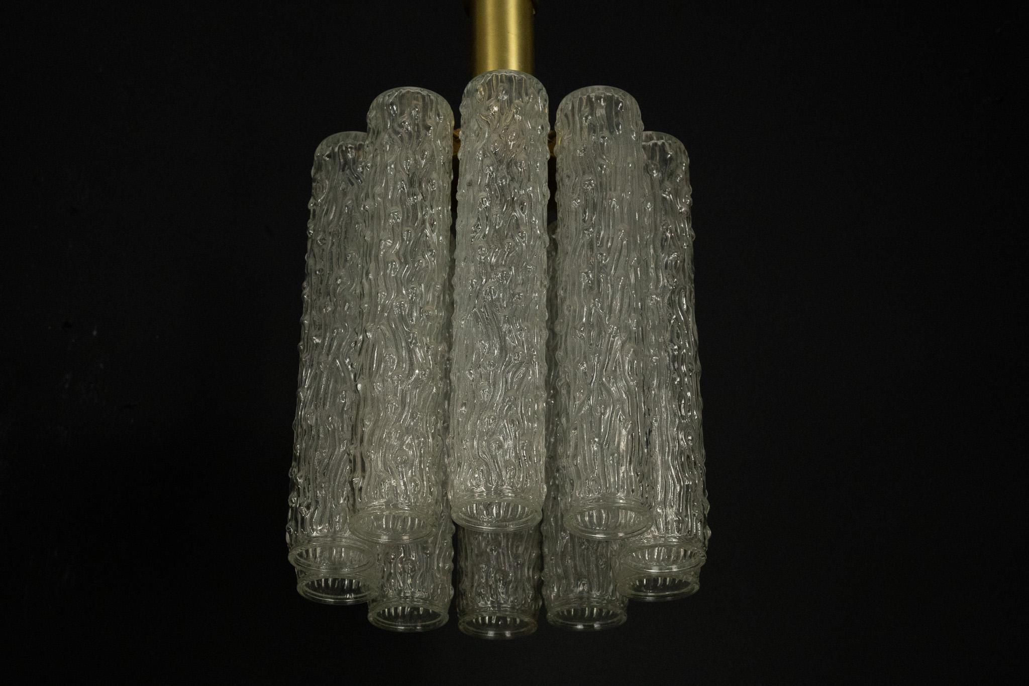 Italiano Coppia di lampadari in vetro di Murano e ottone nello stile di Toni Zuccheri. Italia in vendita