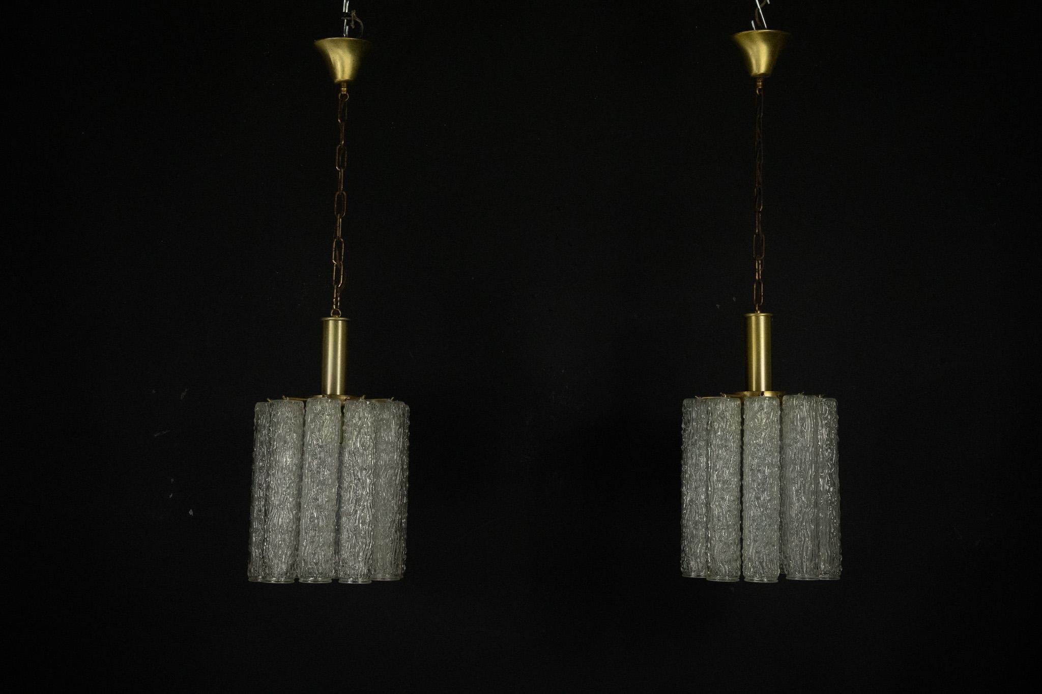 Ottone Coppia di lampadari in vetro di Murano e ottone nello stile di Toni Zuccheri. Italia in vendita