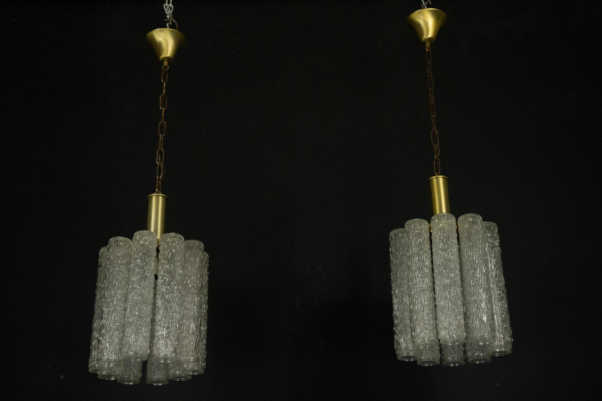 Coppia di lampadari in vetro di Murano e ottone nello stile di Toni Zuccheri. Italia in vendita 1