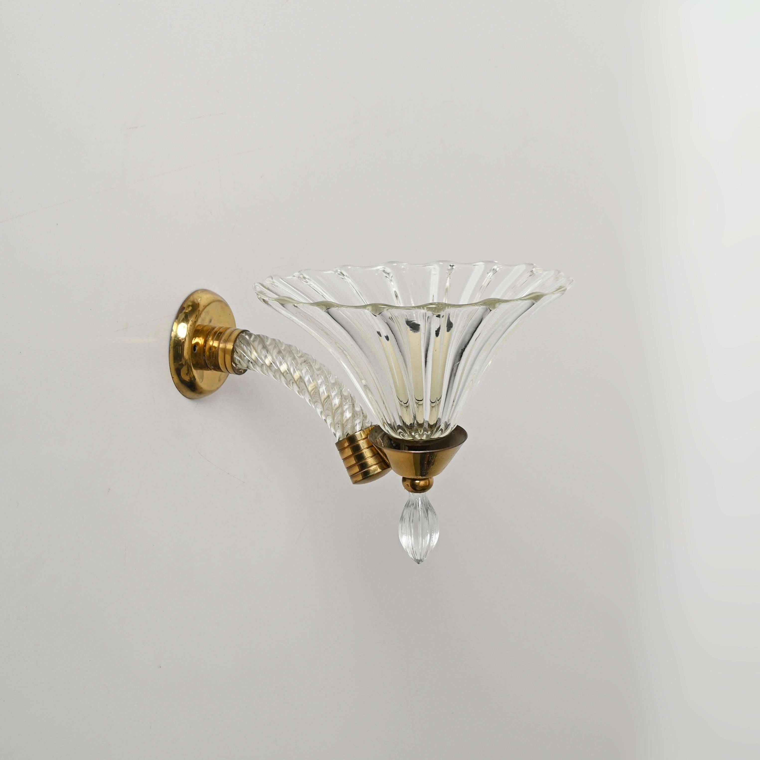 Pareja de candelabros florales de cristal de Murano y latón, de Barovier, Italia Años 50 Moderno de mediados de siglo en venta