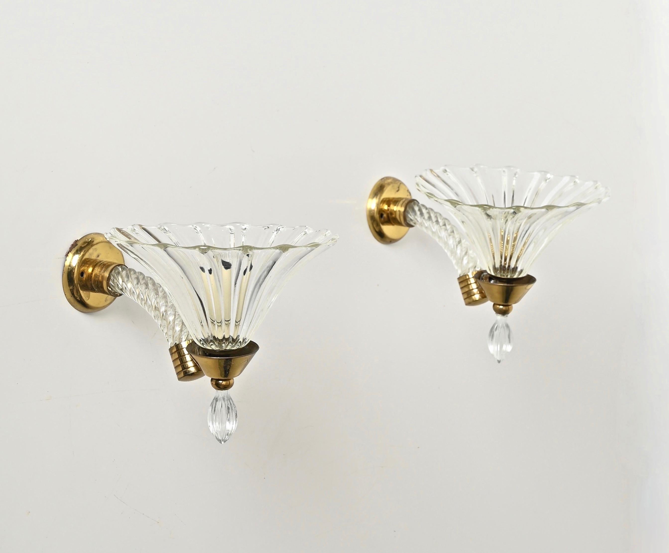 Pareja de candelabros florales de cristal de Murano y latón, de Barovier, Italia Años 50 Latón en venta
