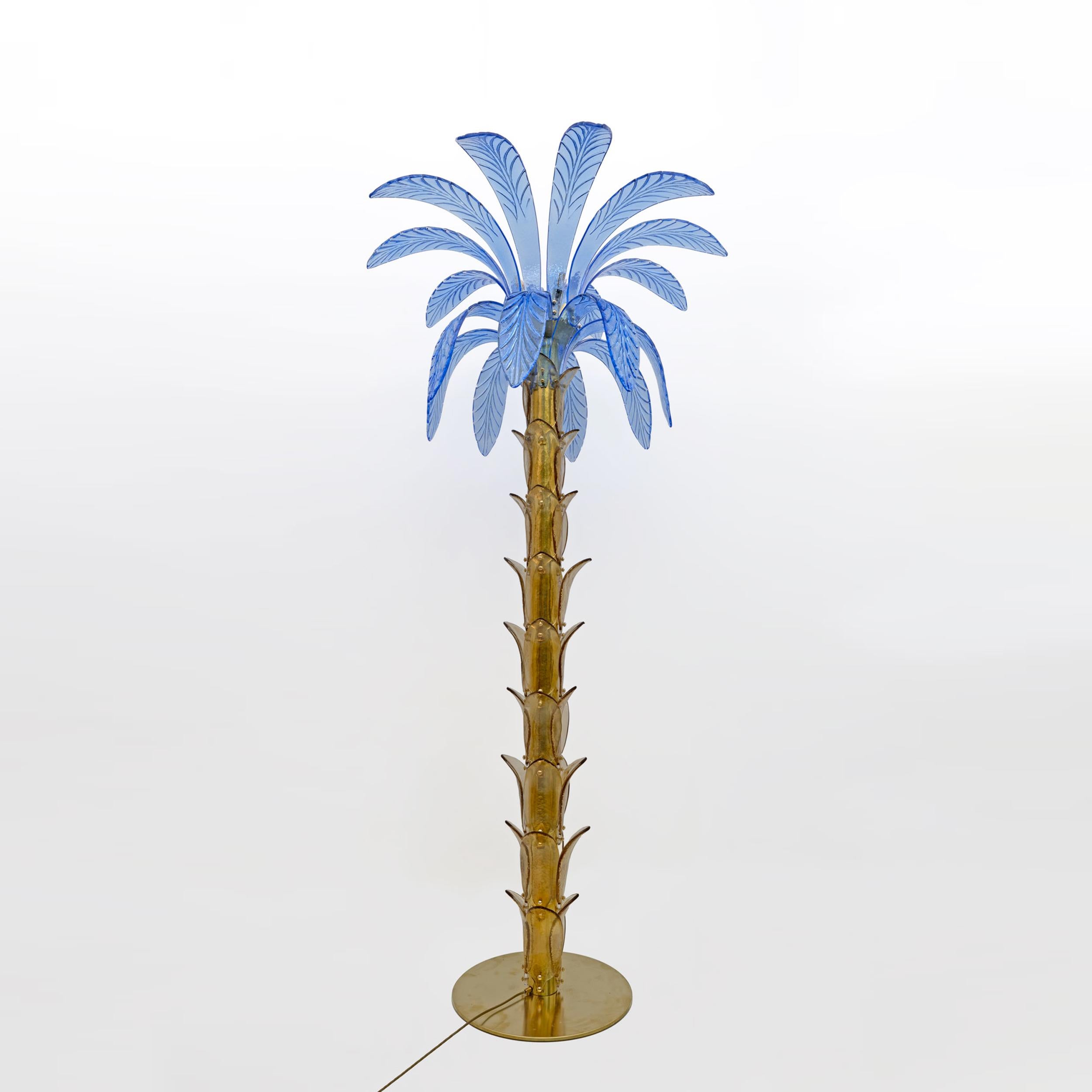 Pair of floor lamps in amber and blue Murano blown glass, brass structure, four bulbs.
The floor lamp is also a sculpture that reproduces the trunk and leaves of a palm tree with pieces of glass.
Rewired with E14 or E12 socket for the USA