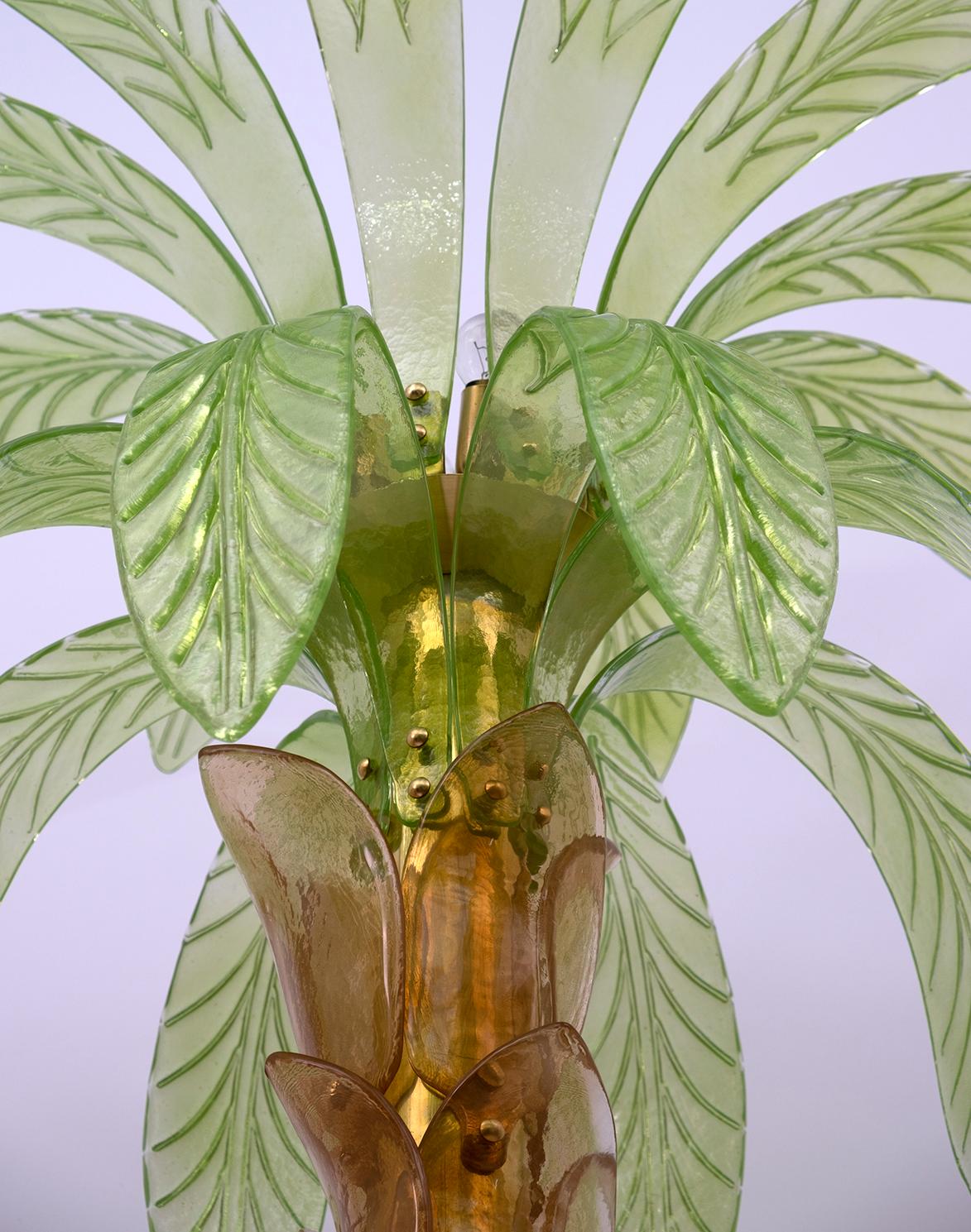 Laiton Paire de lampadaires en verre de Murano et laiton en forme de palmier, 1970 en vente