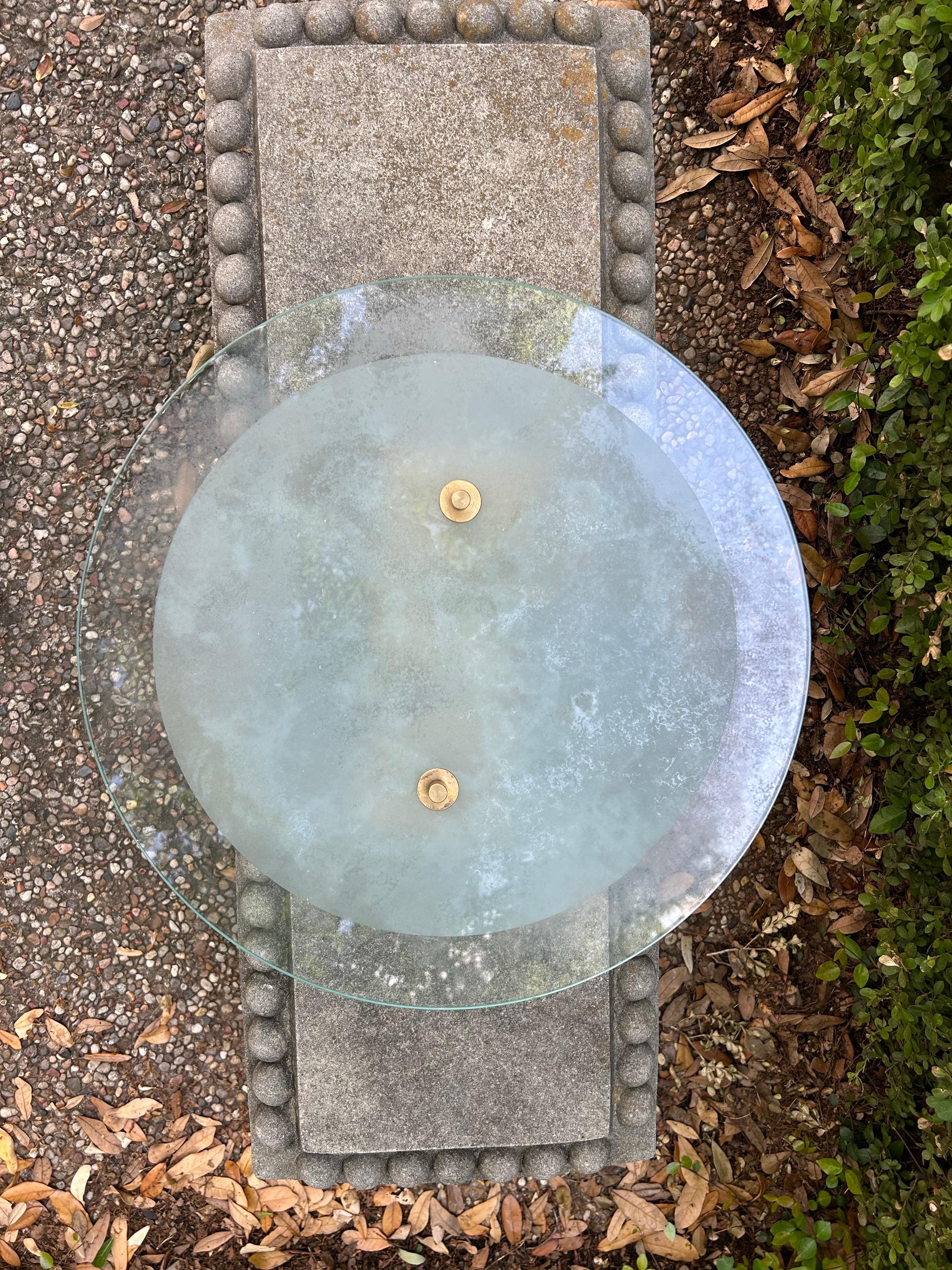 Coppia di lampade in vetro di Murano e ottone di Gino Vistosi.
In offerta c'è una splendida coppia di appliques in vetro di Murano in stile modernista, disegnate da Gino Vistosi. Queste applique rotonde di Murano hanno un centro splendidamente