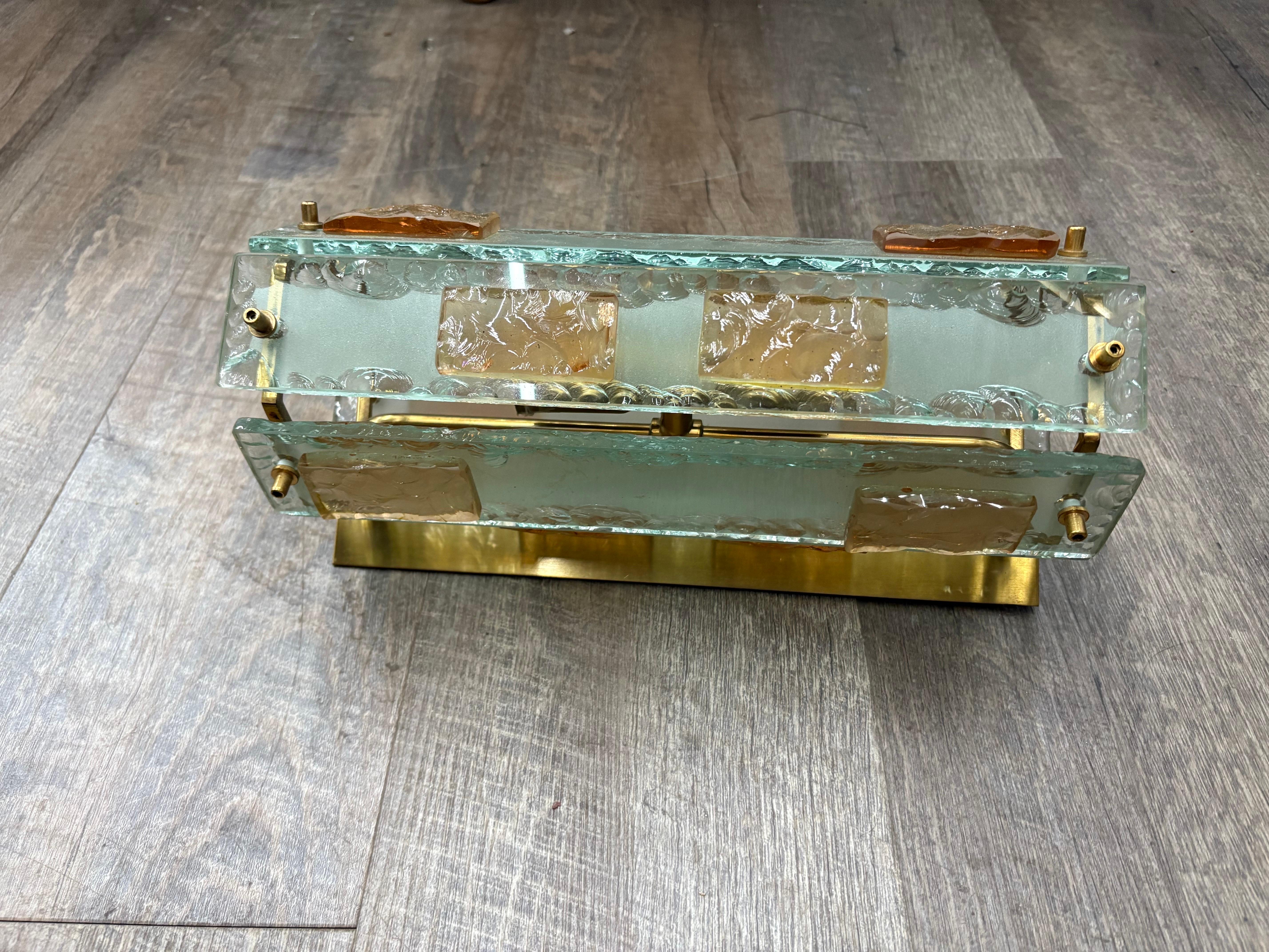 Paire d'appliques en verre de Murano et en laiton Bon état - En vente à Houston, TX