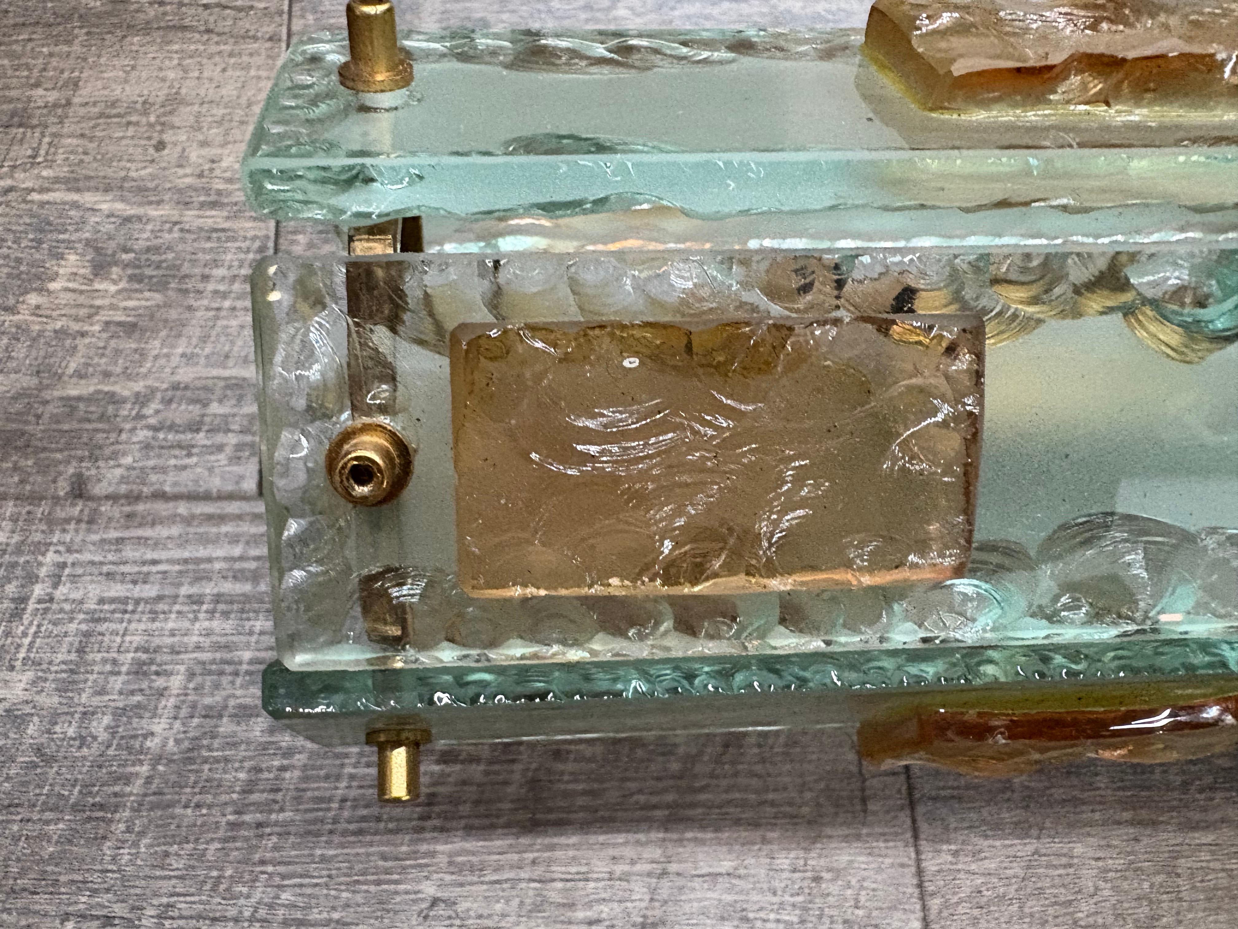 Paire d'appliques en verre de Murano et en laiton en vente 1