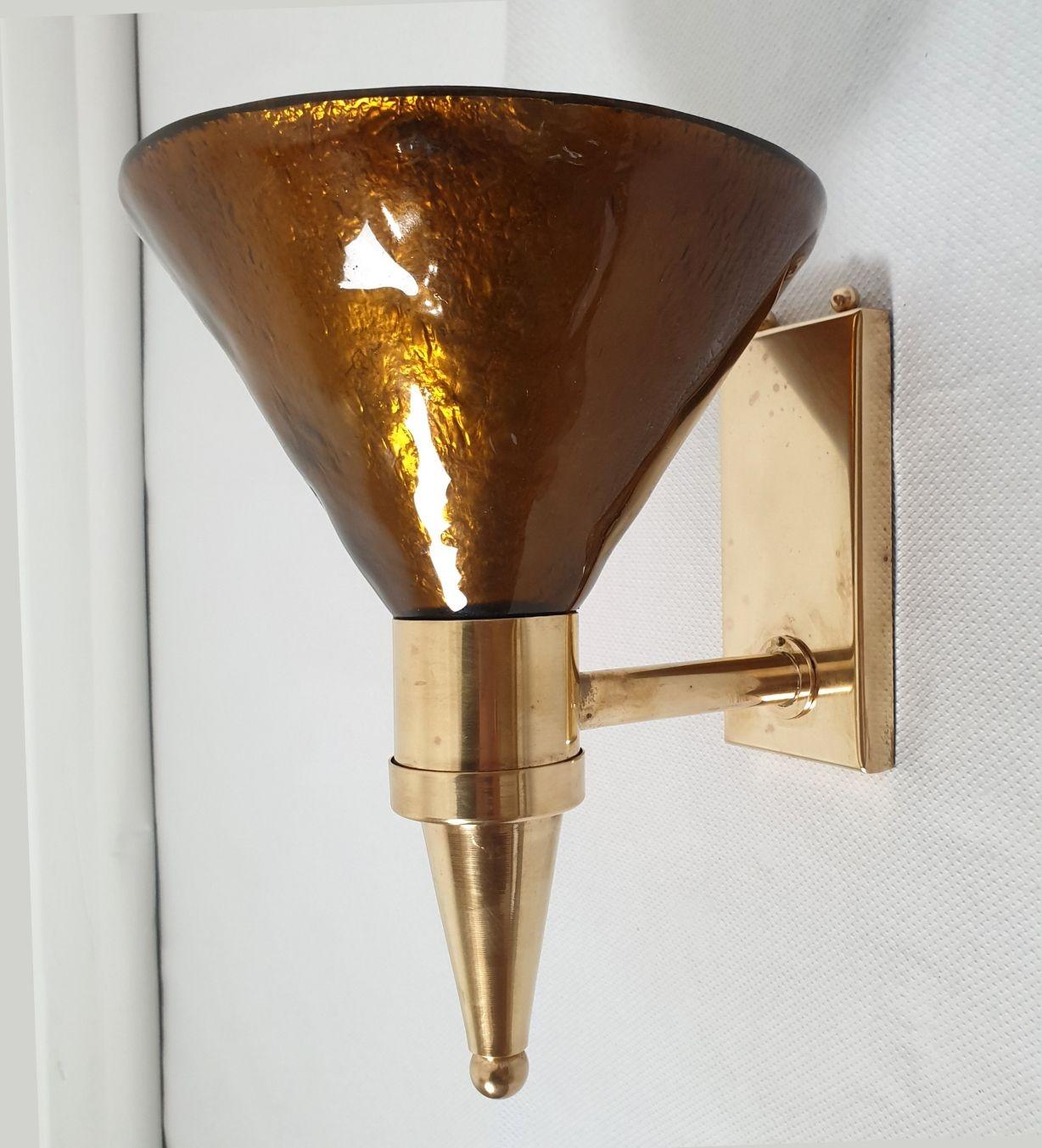 Pair of Murano glass and brass sconces-Italy In Excellent Condition For Sale In Dallas, TX