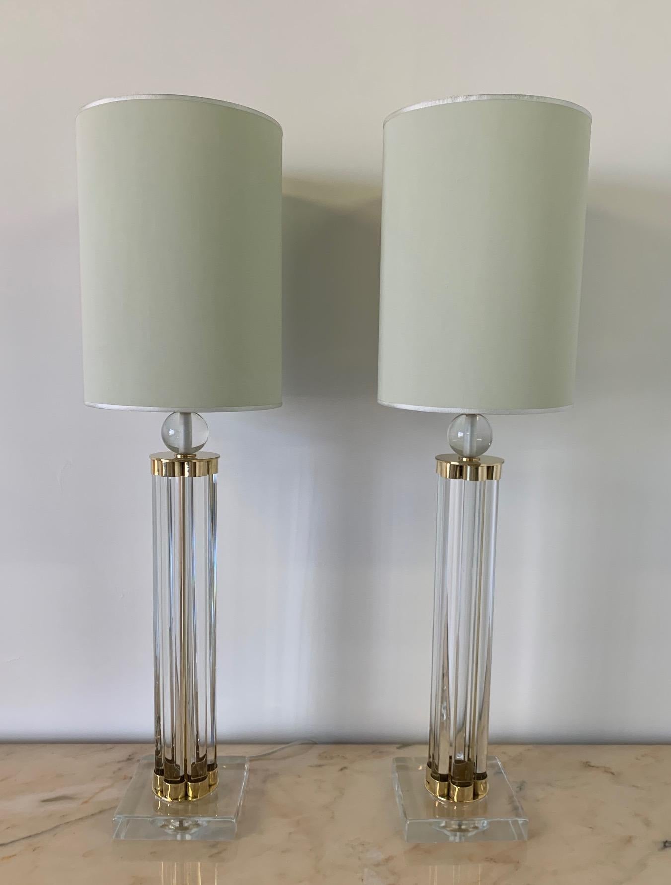 Mid-Century Modern Paire de lampes de table en verre de Murano et laiton en vente