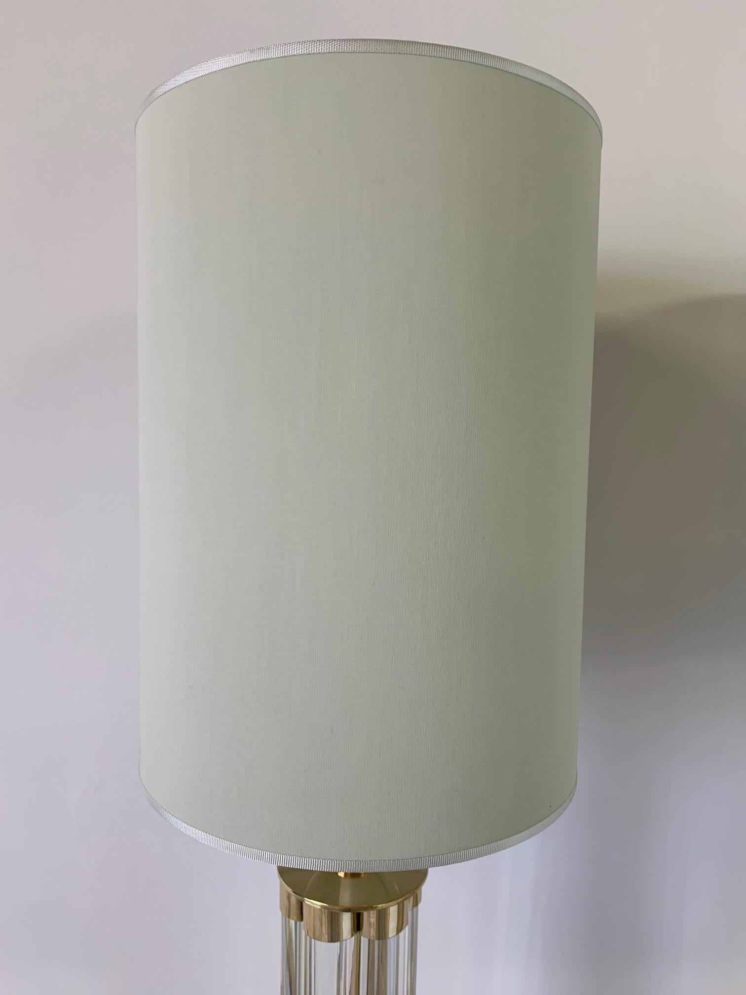 Paire de lampes de table en verre de Murano et laiton en vente 1