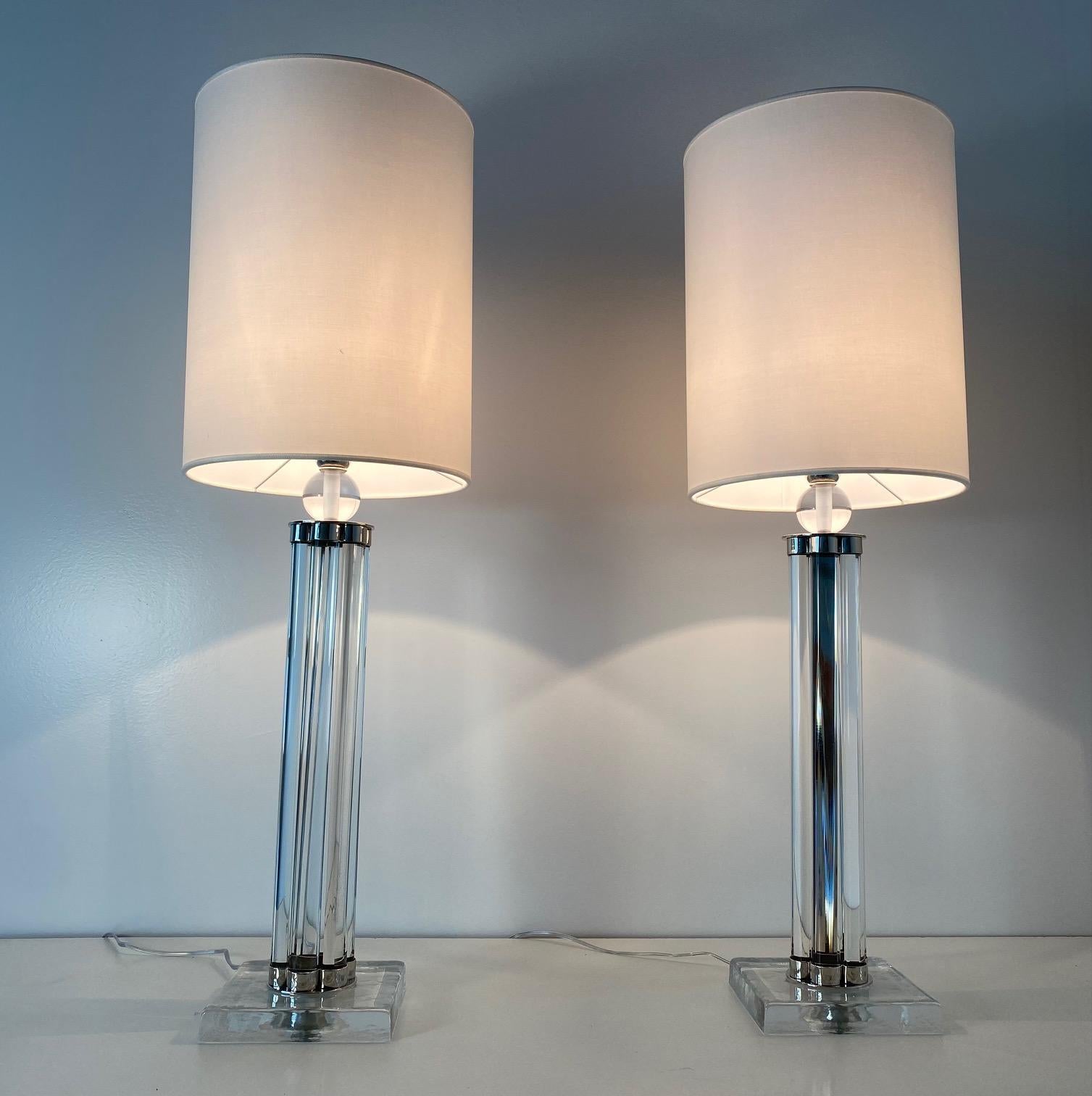 Art déco Paire de lampes de bureau en verre de Murano et chrome avec abat-jour blanc  en vente