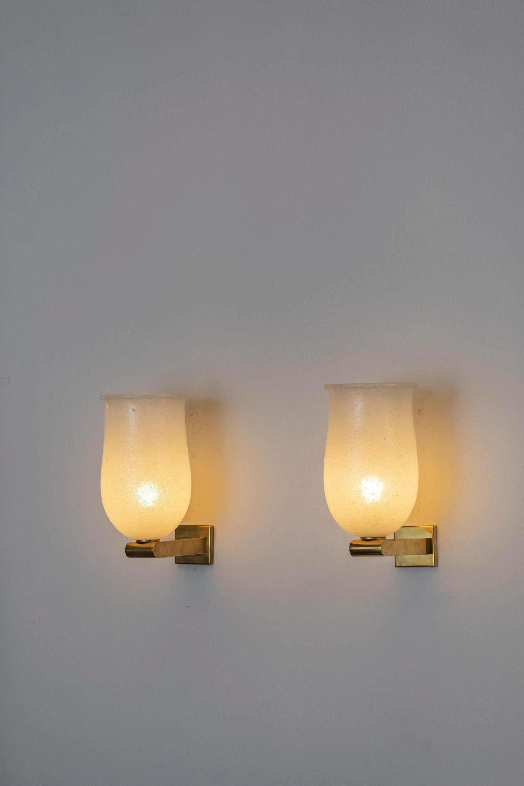 Mid-Century Modern Pair of Murano Glass and Brass Wall Lights For Sale