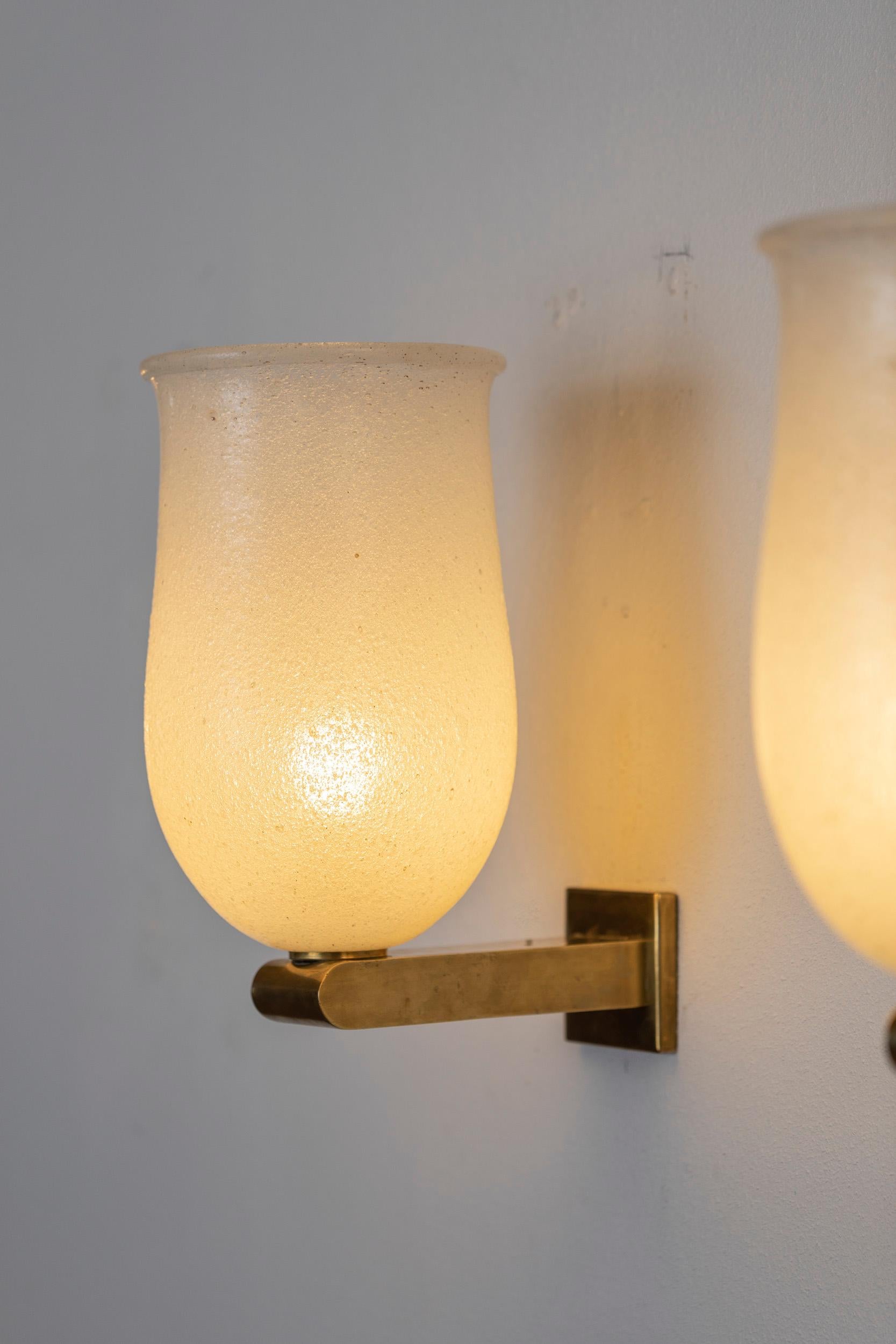 Late 20th Century Pair of Murano Glass and Brass Wall Lights For Sale