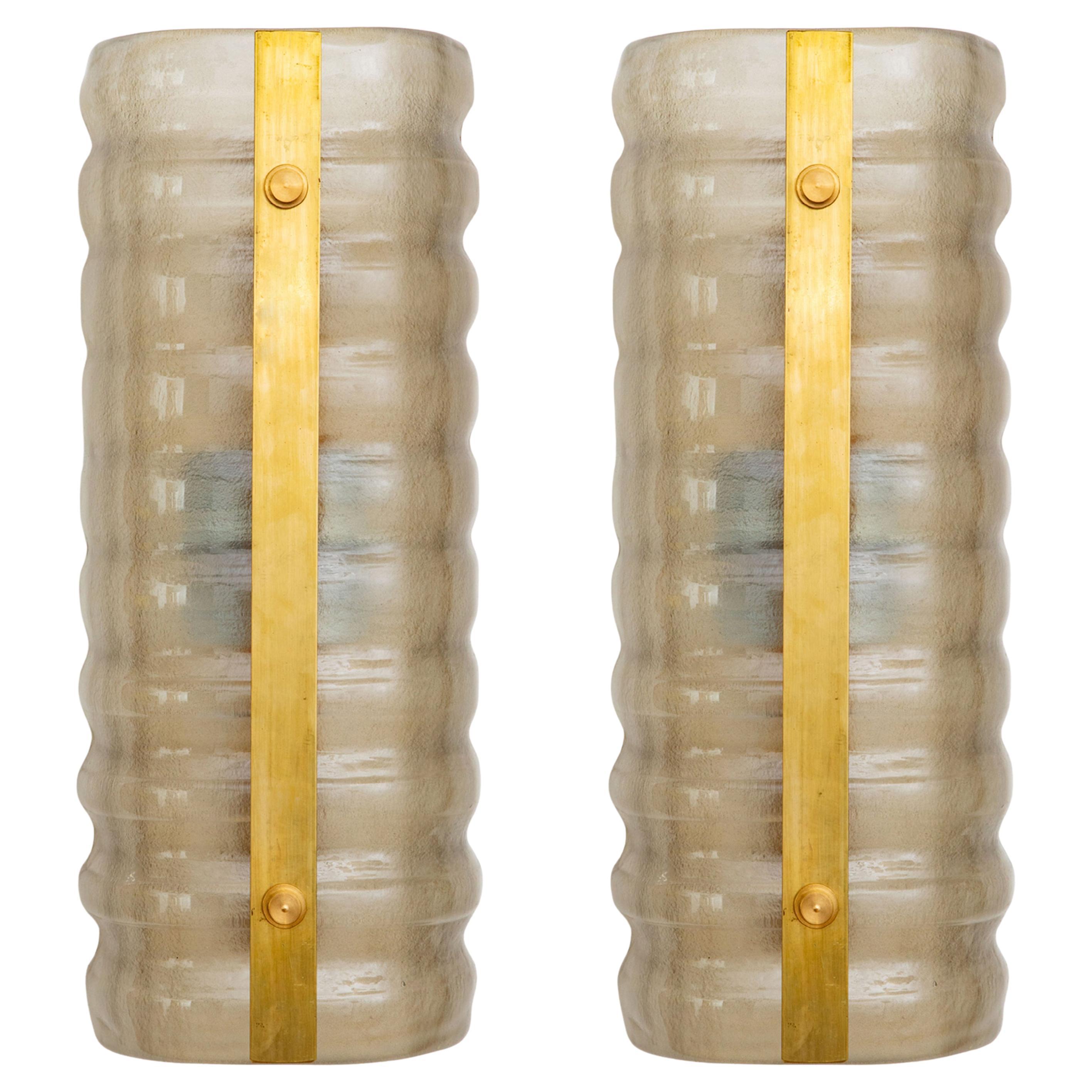Coppia di lampade da parete in vetro di Murano e ottone, in stock