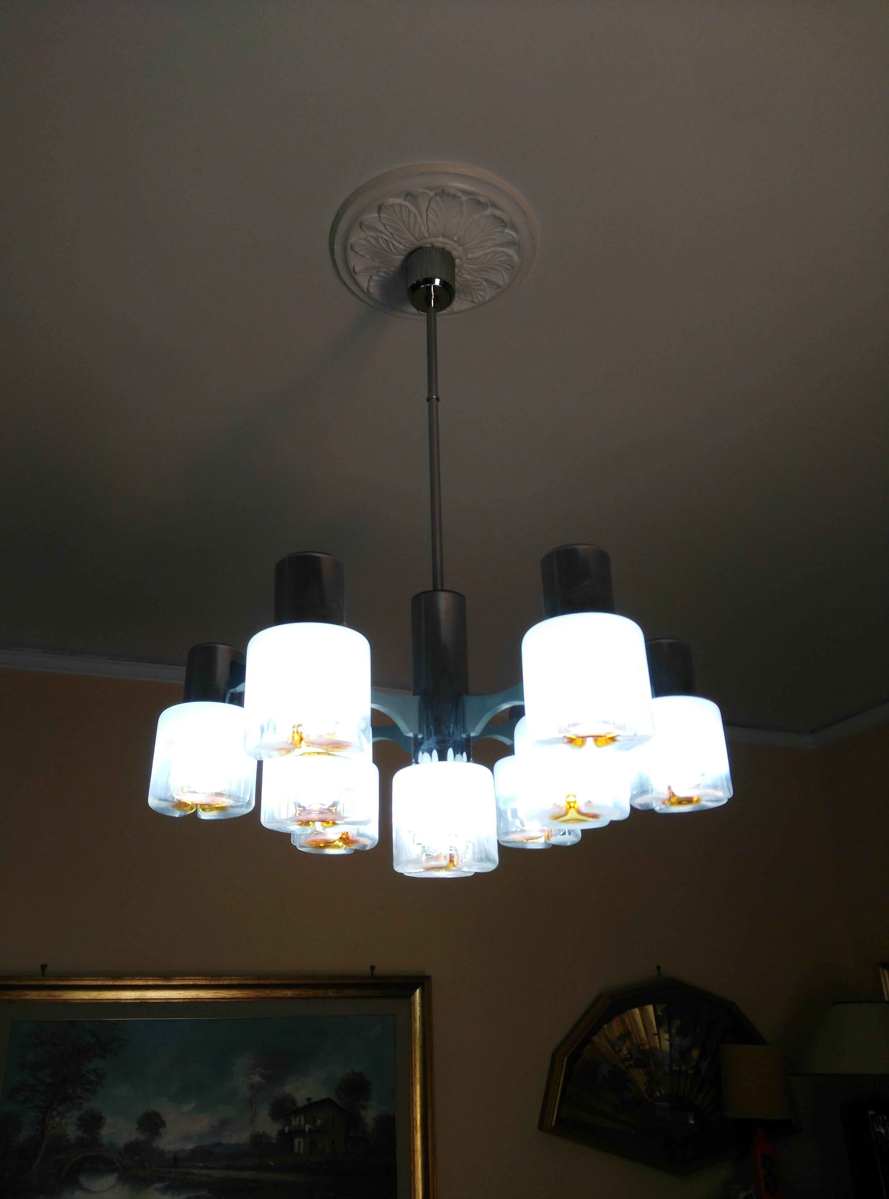 midcenturyPair of Murano Glass and Chrome-Plated Steel Chandeliers In Excellent Condition For Sale In Palermo, Italia