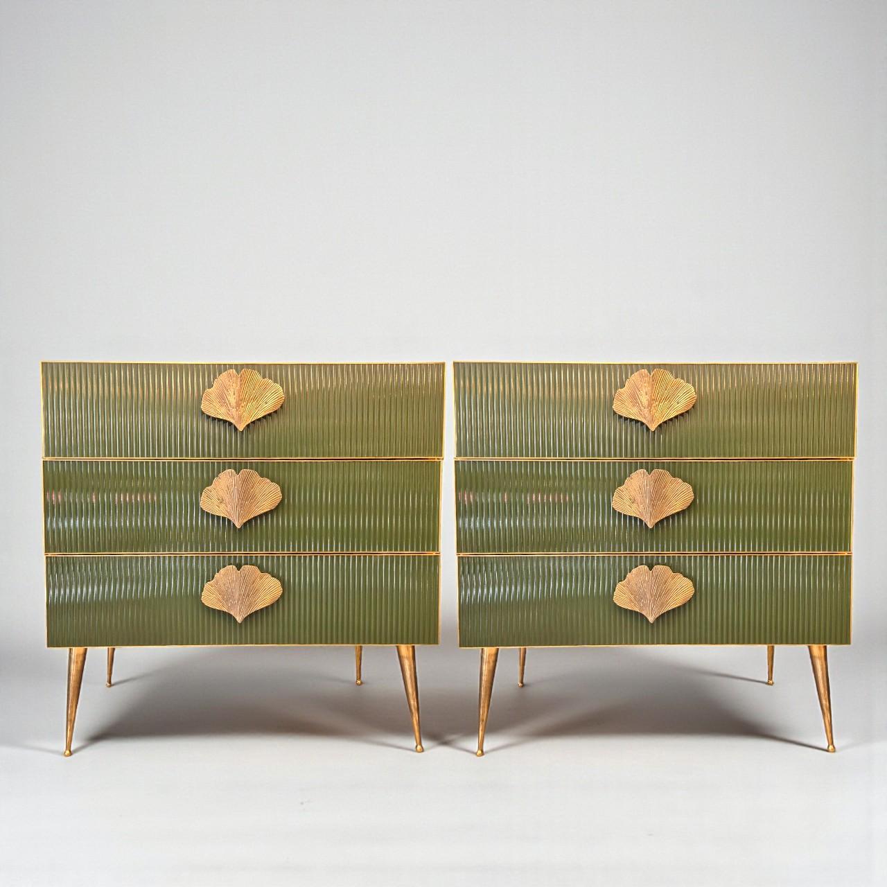 XX secolo Coppia di consolle in vetro di Murano e ottone dorato, circa 1960/70 in vendita