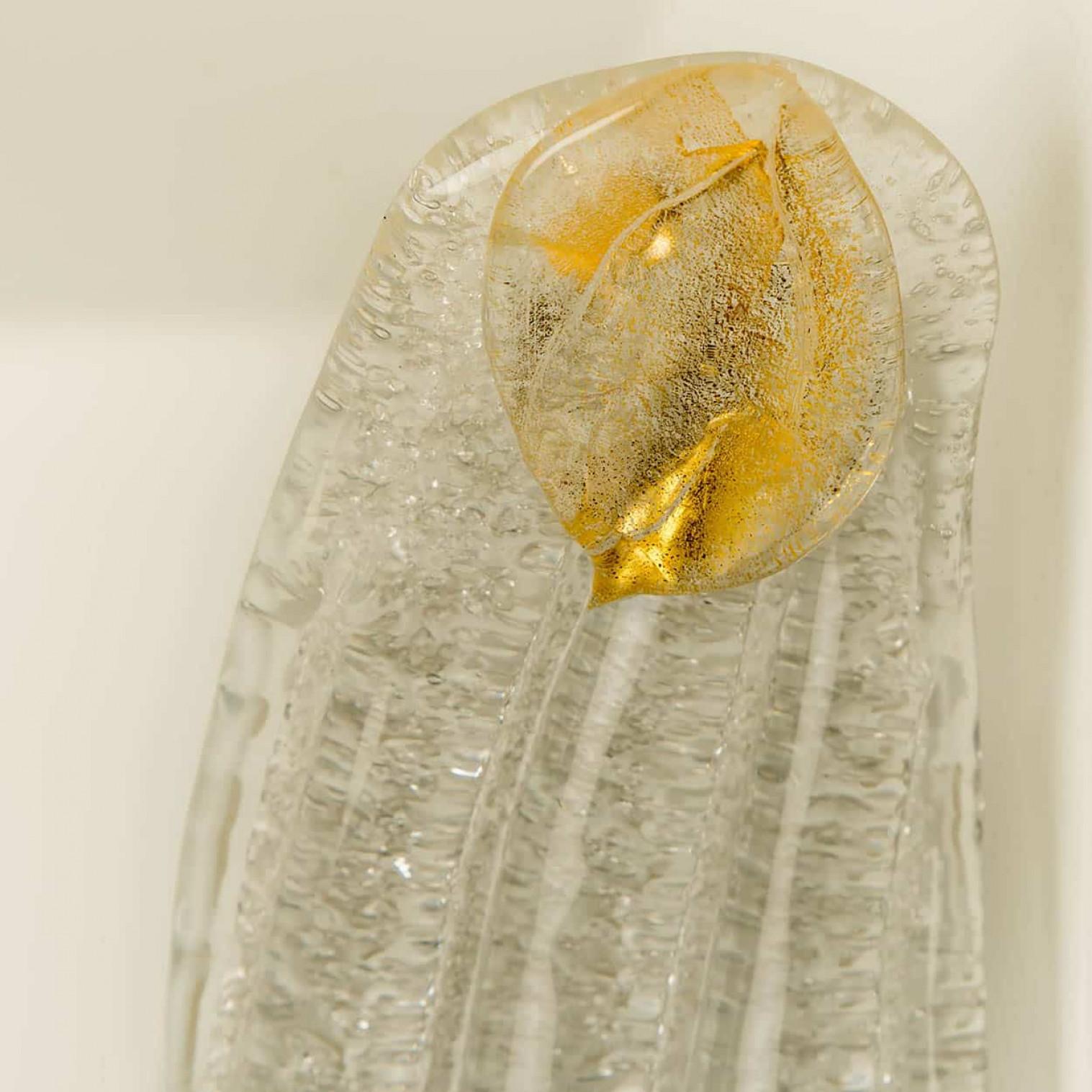 Italiano Coppia di lampade da parete in vetro di Murano nello stile di Barovier&Toso, Italia 1970 in vendita