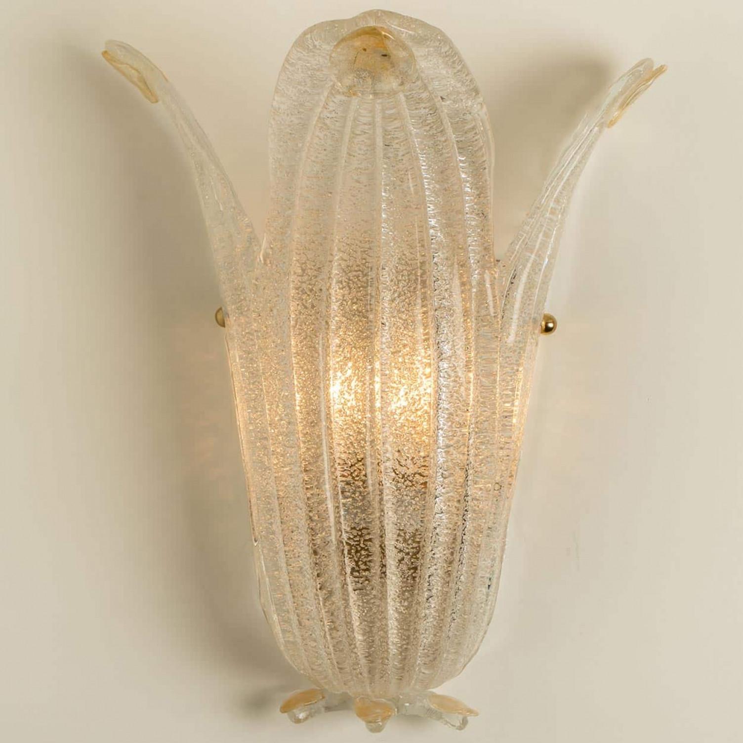 Laiton Paire d'appliques murales en verre de Murano dans le style de Barovier & Toso, Italie 1970 en vente