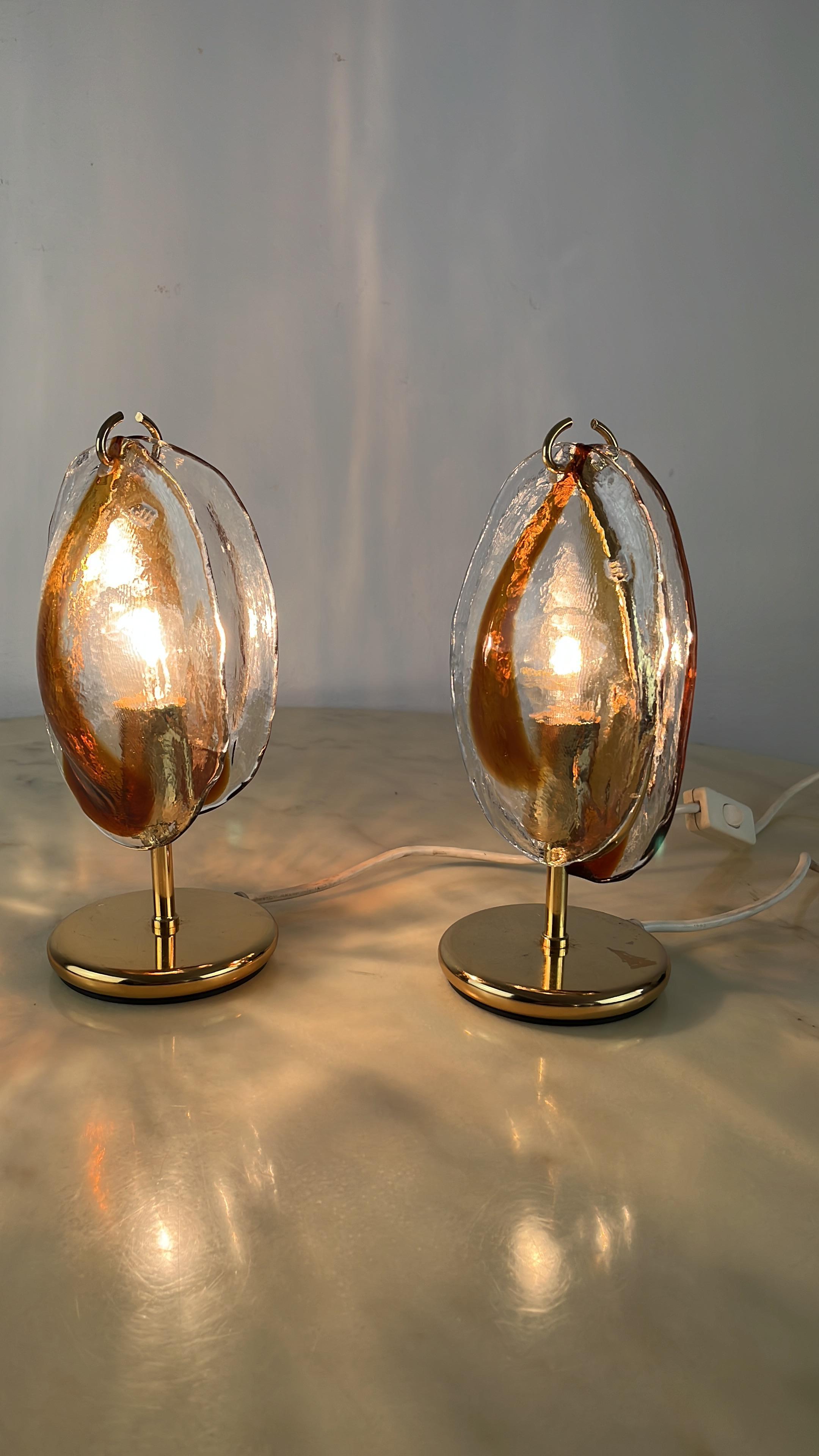 Pair of Murano glass bedside lamps, Italy, 1980s
Attributed to Mazzega, they have a structure in gilded metal. Intact and functioning.Small signs of time and use.