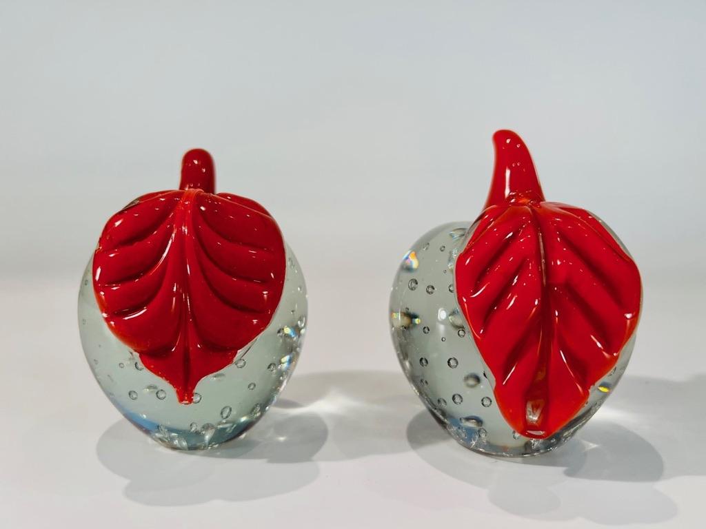 International Style Pair of Murano glass bicolor apples with bulicante. For Sale