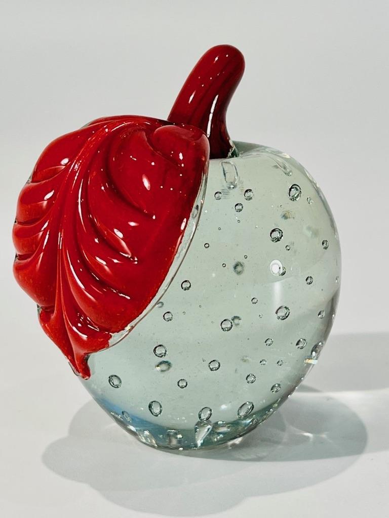 Pair of Murano glass bicolor apples with bulicante. In Good Condition For Sale In Rio De Janeiro, RJ