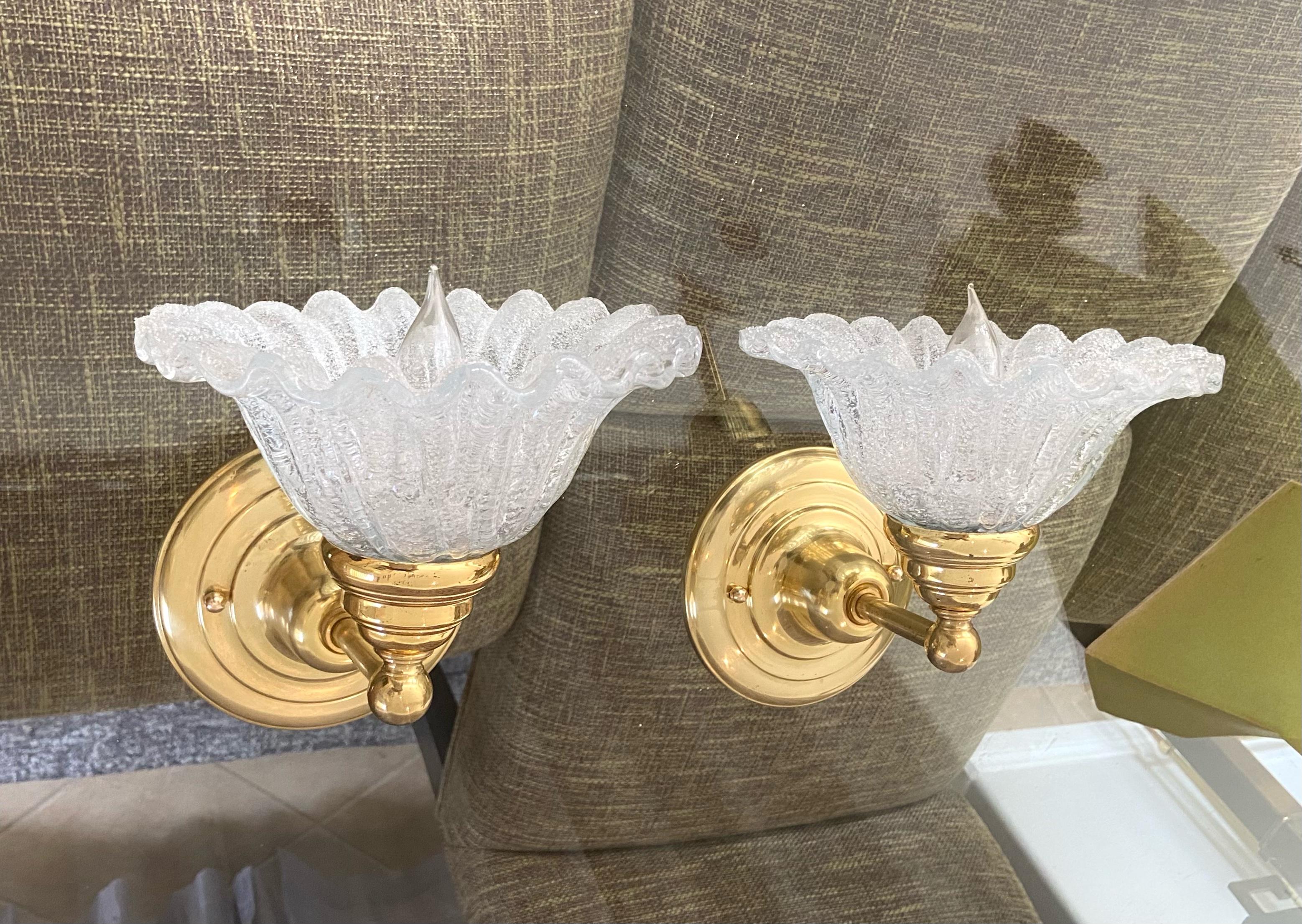 Late 20th Century Pair of Murano Glass Clear Textured Brass Wall Sconces