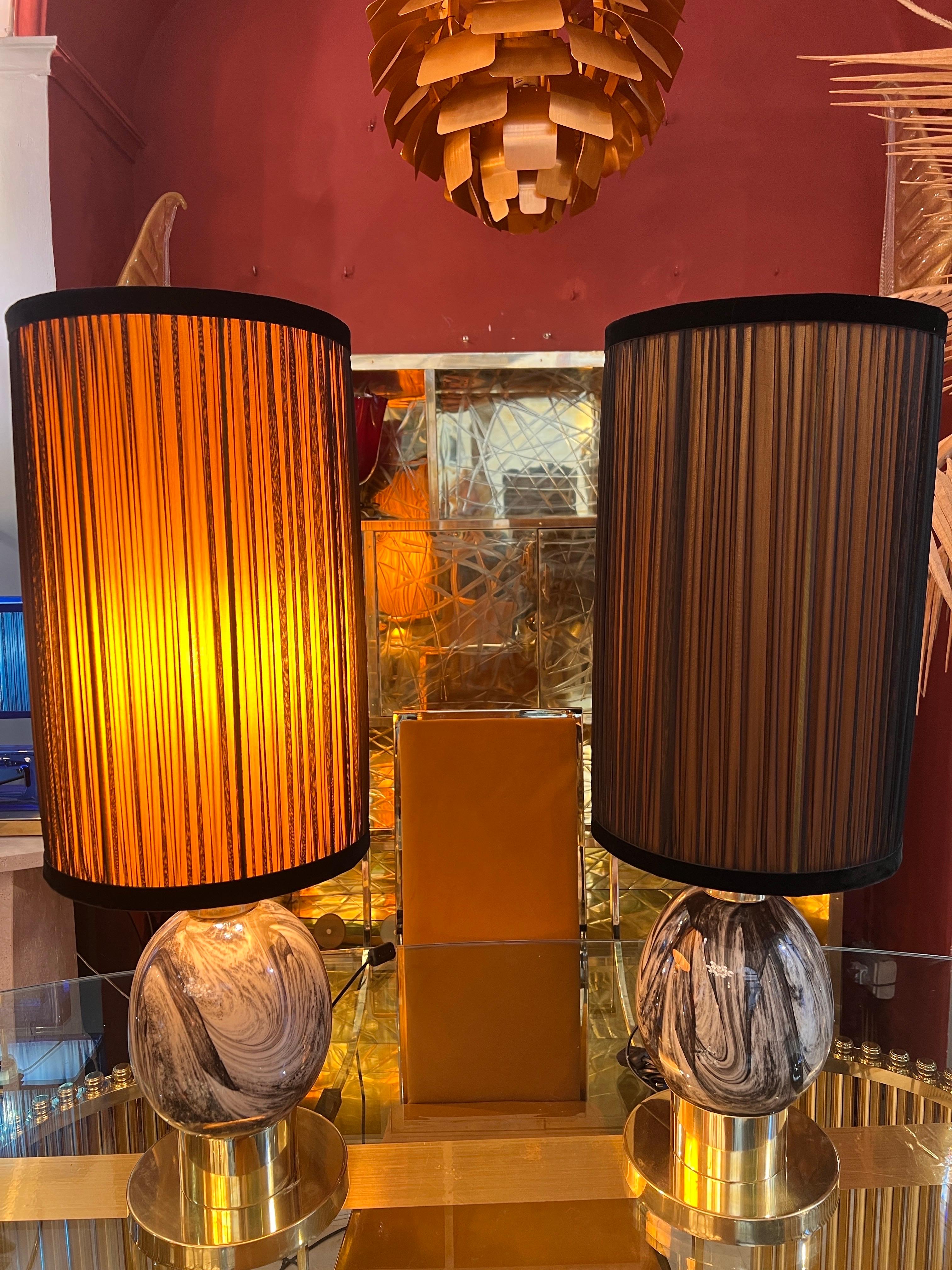 Paar eiförmige Murano Glas Marmor-Effekt mit unseren zwei Töne Lampenschirme 1970 (Ende des 20. Jahrhunderts) im Angebot