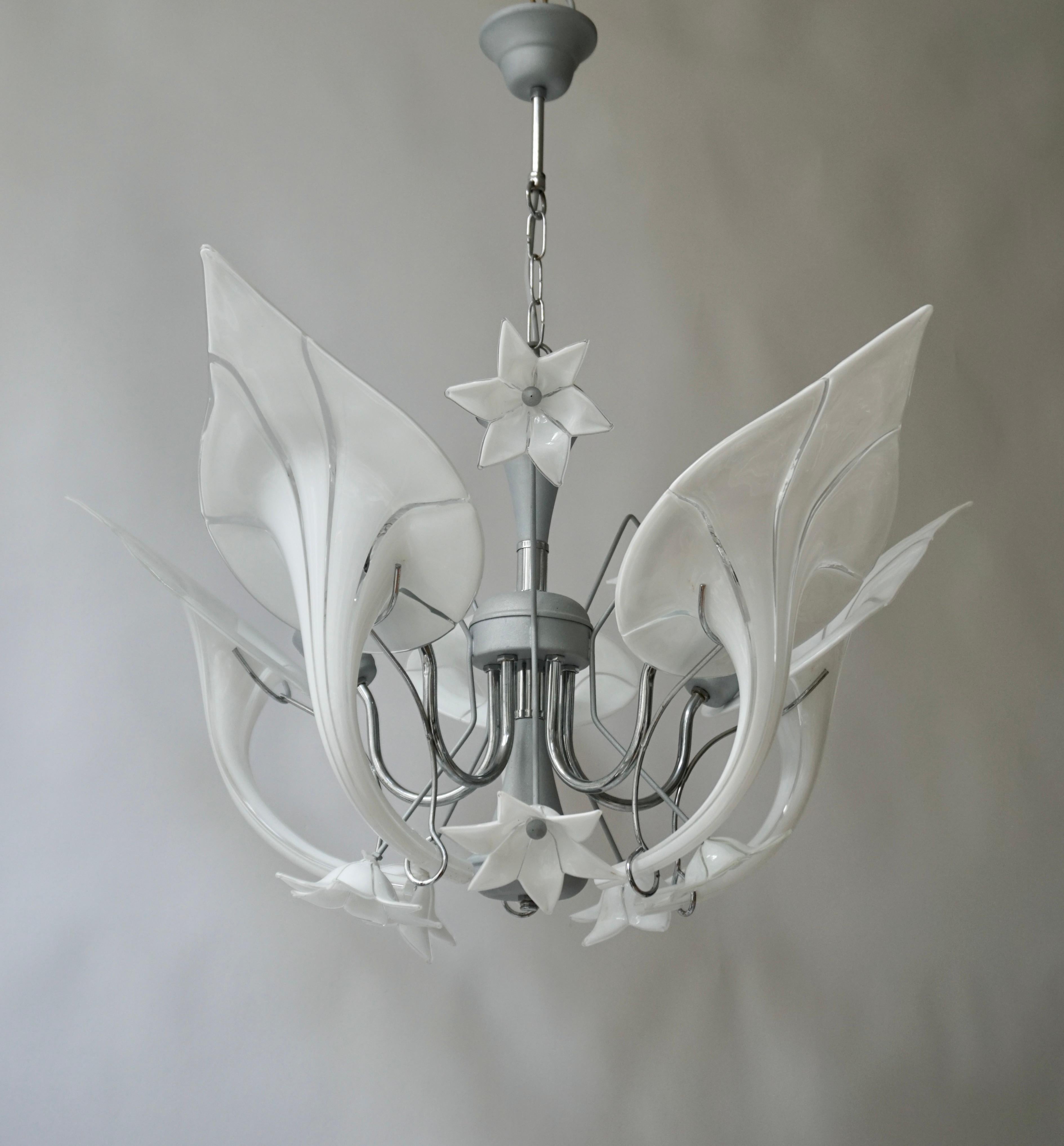 Paar geblümte Muranoglas-Kronleuchter im Stil von Franco Luce, Kunstglas  (Metall) im Angebot