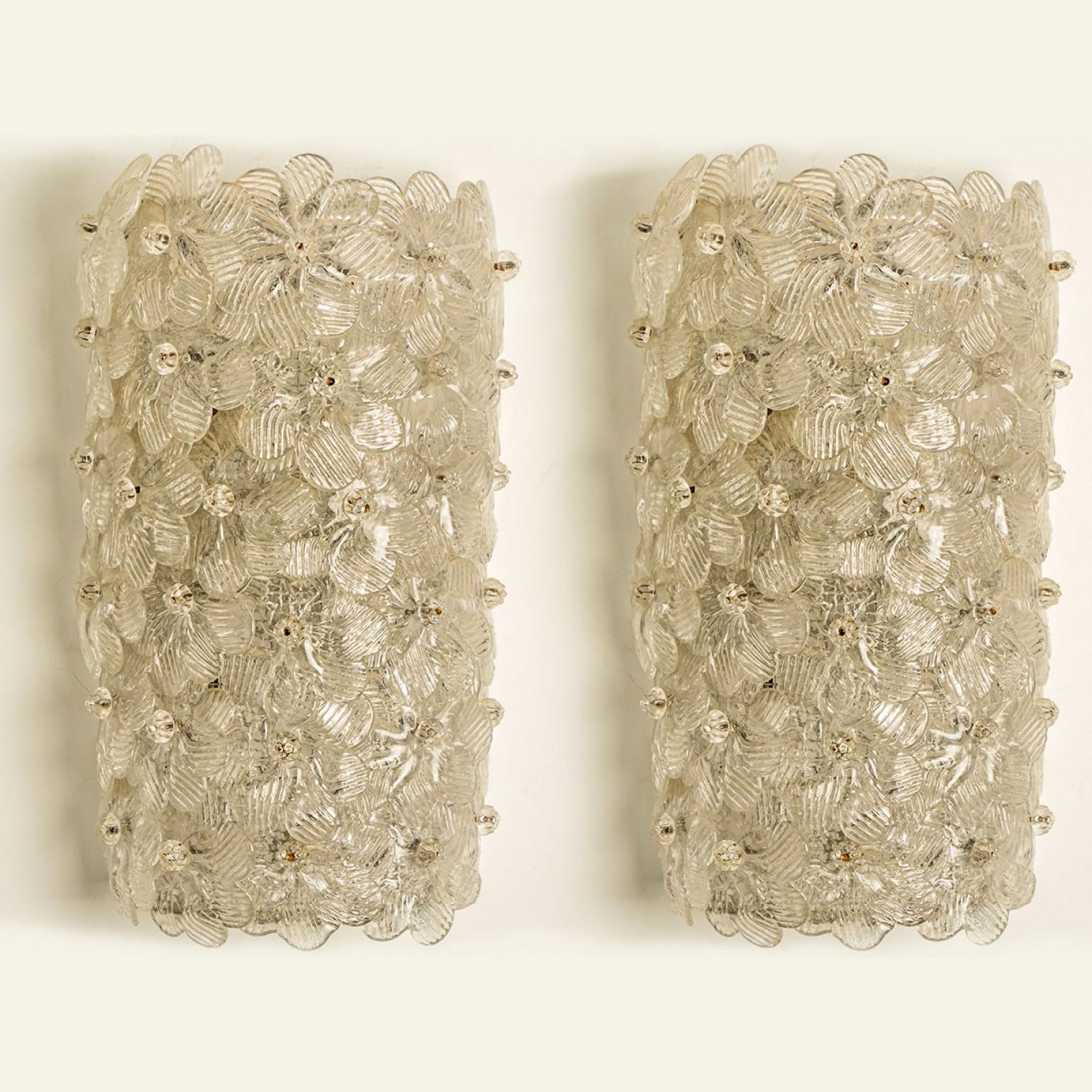 Paar von  Murano-Glas-Wandleuchter mit Blumen, Italien 1960er Jahre (Italienisch) im Angebot