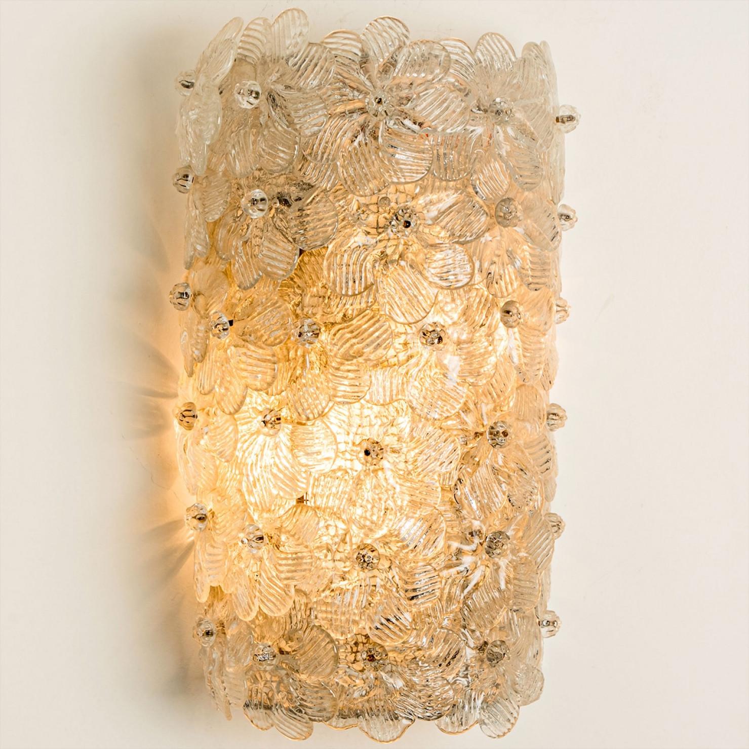 Par de  Apliques Florales de Cristal de Murano, Italia Años 60 Latón en venta