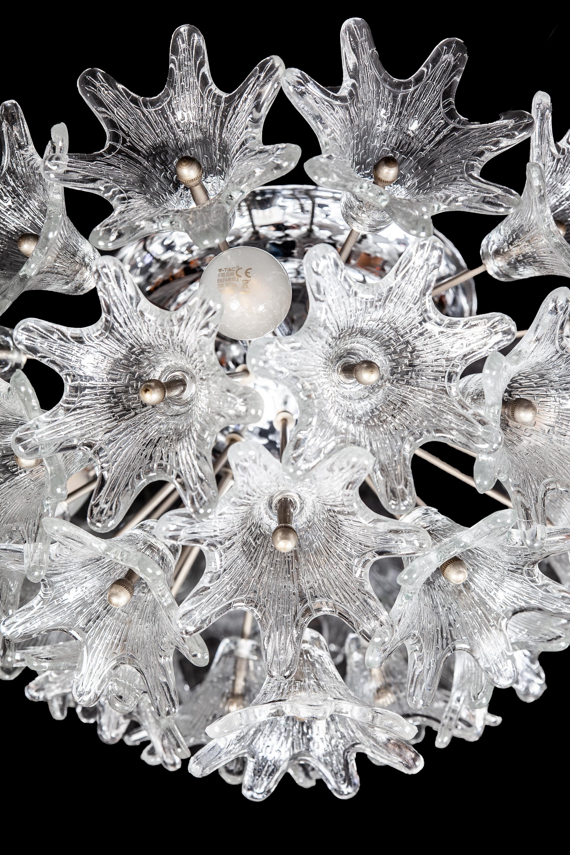 Pair of Murano Glass Flower Sputnik Chandelier by Venini for VeArt, Italy, 1960s In Excellent Condition In Rome, IT