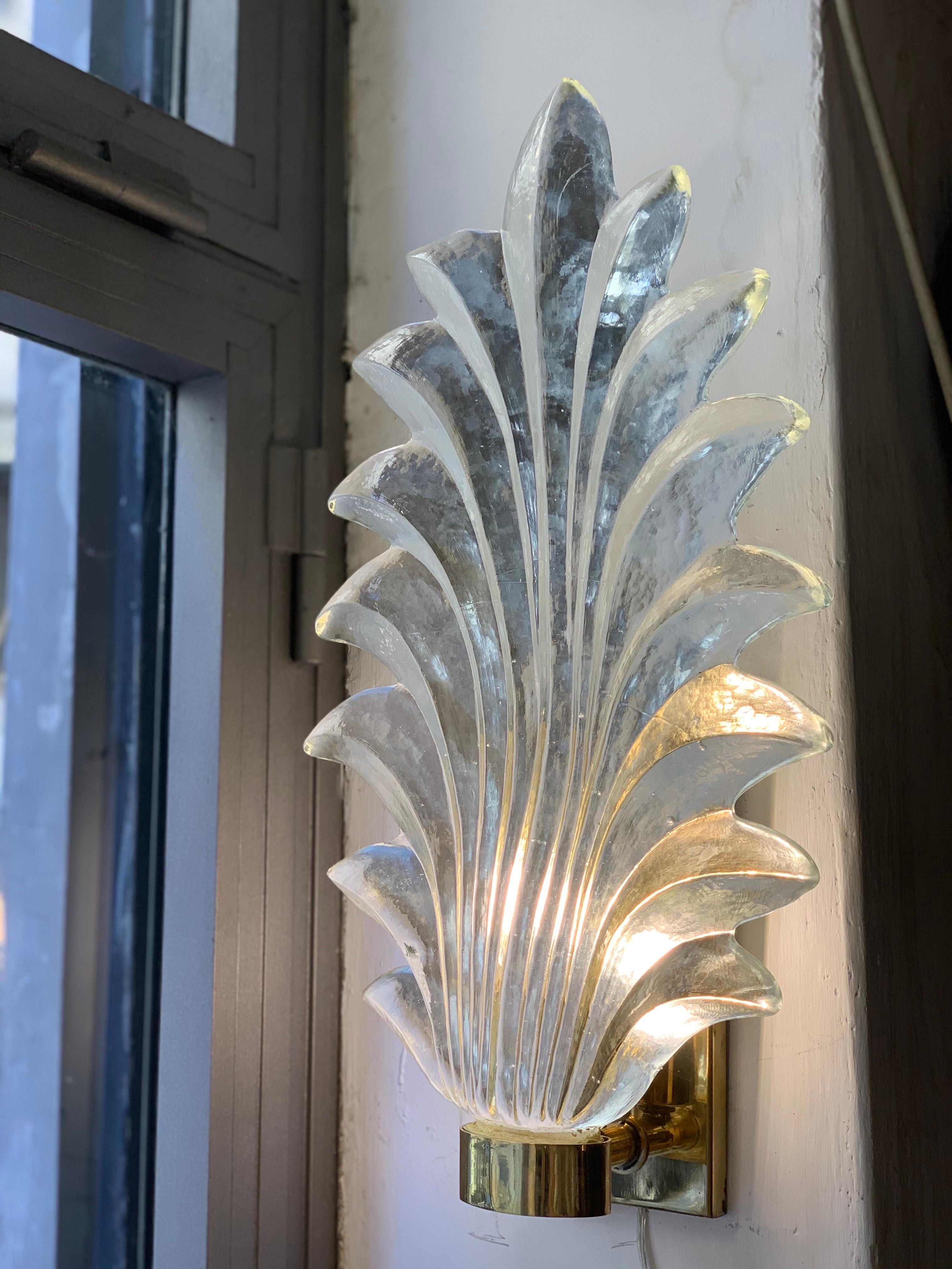 Italian Pair of Late Art Deco Clear Murano Glass Leaf Sconces, 1940s For Sale