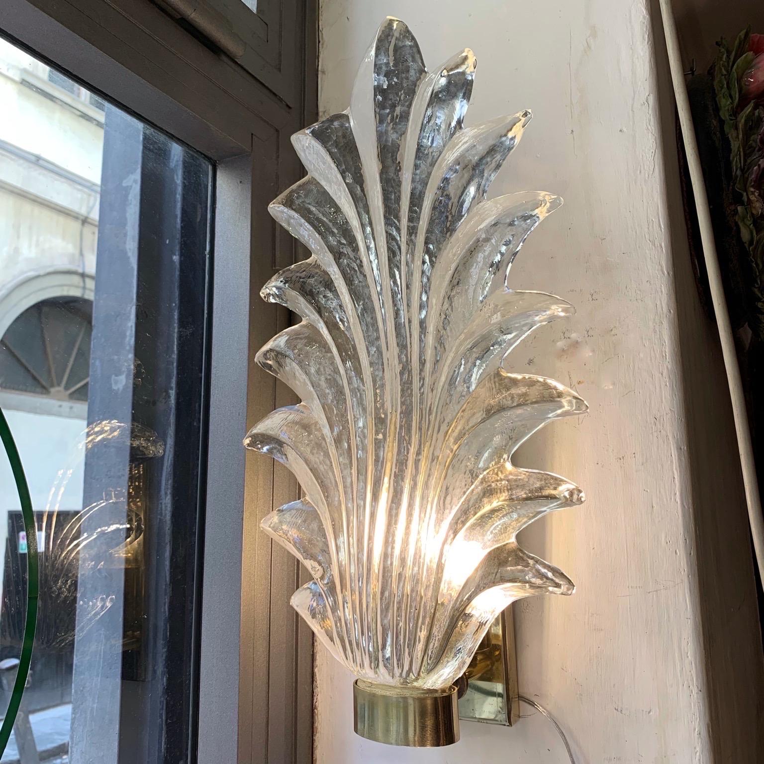 Pair of Clear Murano Glass  Leaf Sconces, 1940s In Excellent Condition For Sale In Florence, IT