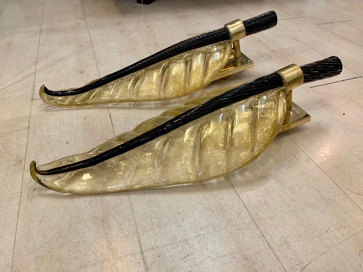 Pair of Murano Glass Gold Leaf Sconces with Black Torchon Glass Leaf Stem, 1940s In Excellent Condition In Florence, IT