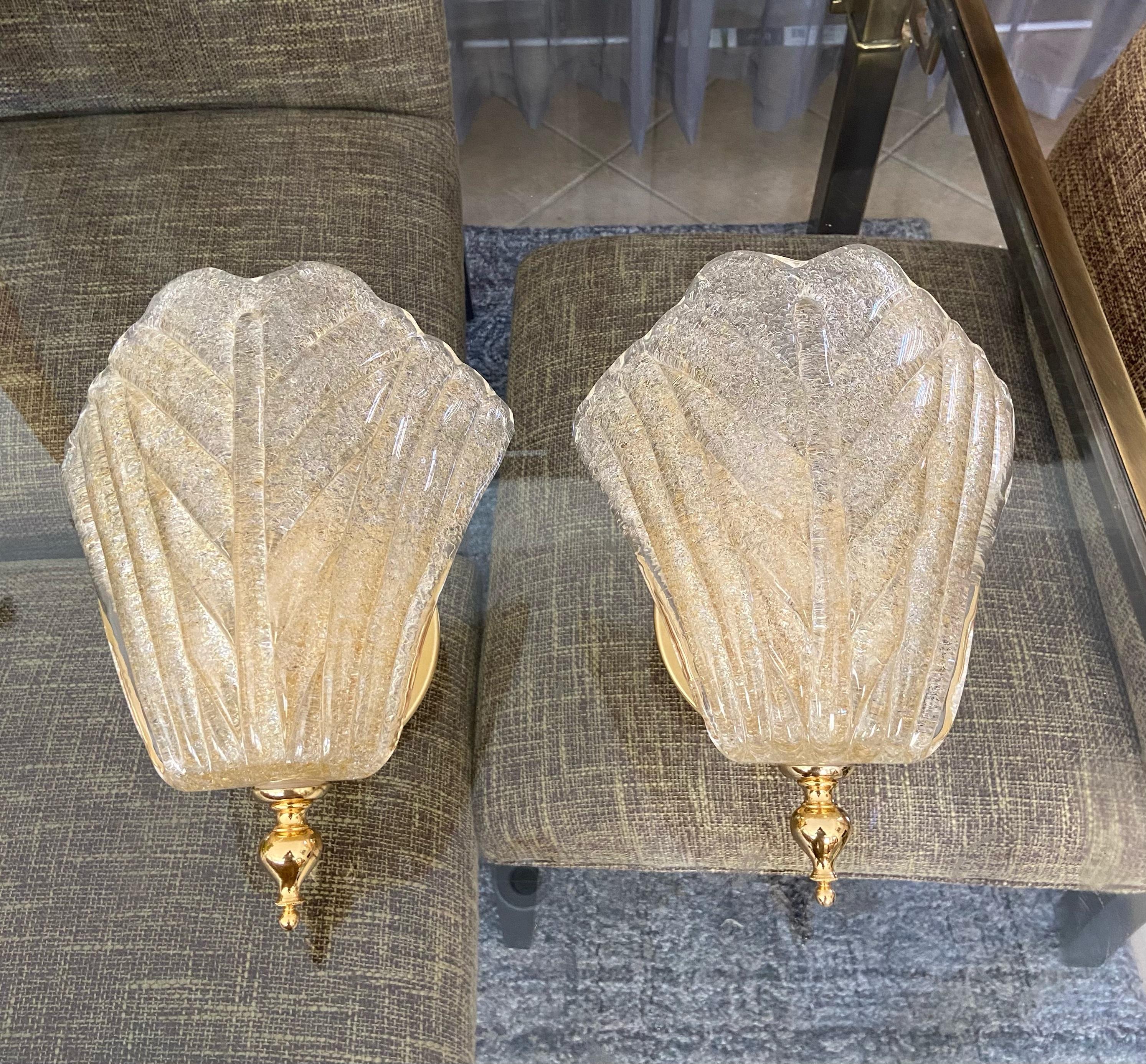 Pair of hand blown Italian Murano gold colored glass leaf shaped wall sconces, supported on solid high quality brass backplate fittings. Reverse side of the leaf in the 