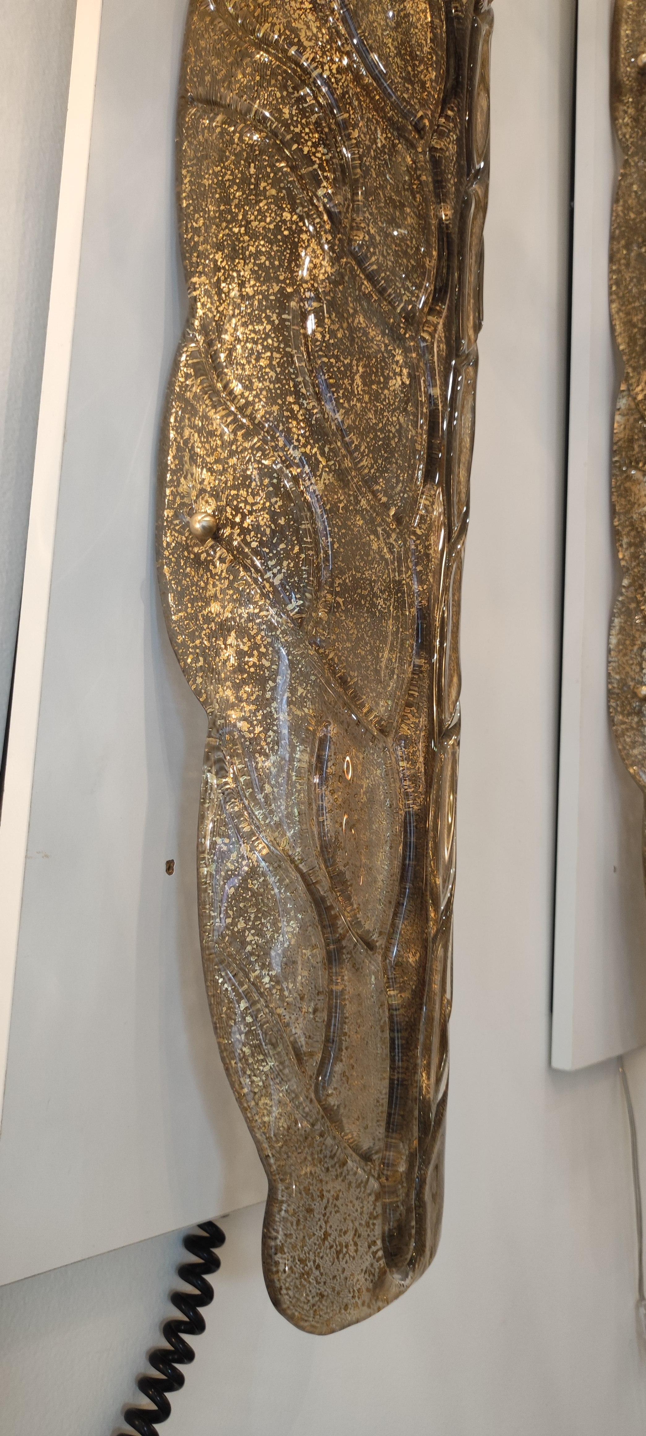 Wandleuchter aus Muranoglas mit goldenen Blättern, Paar (Italienisch) im Angebot