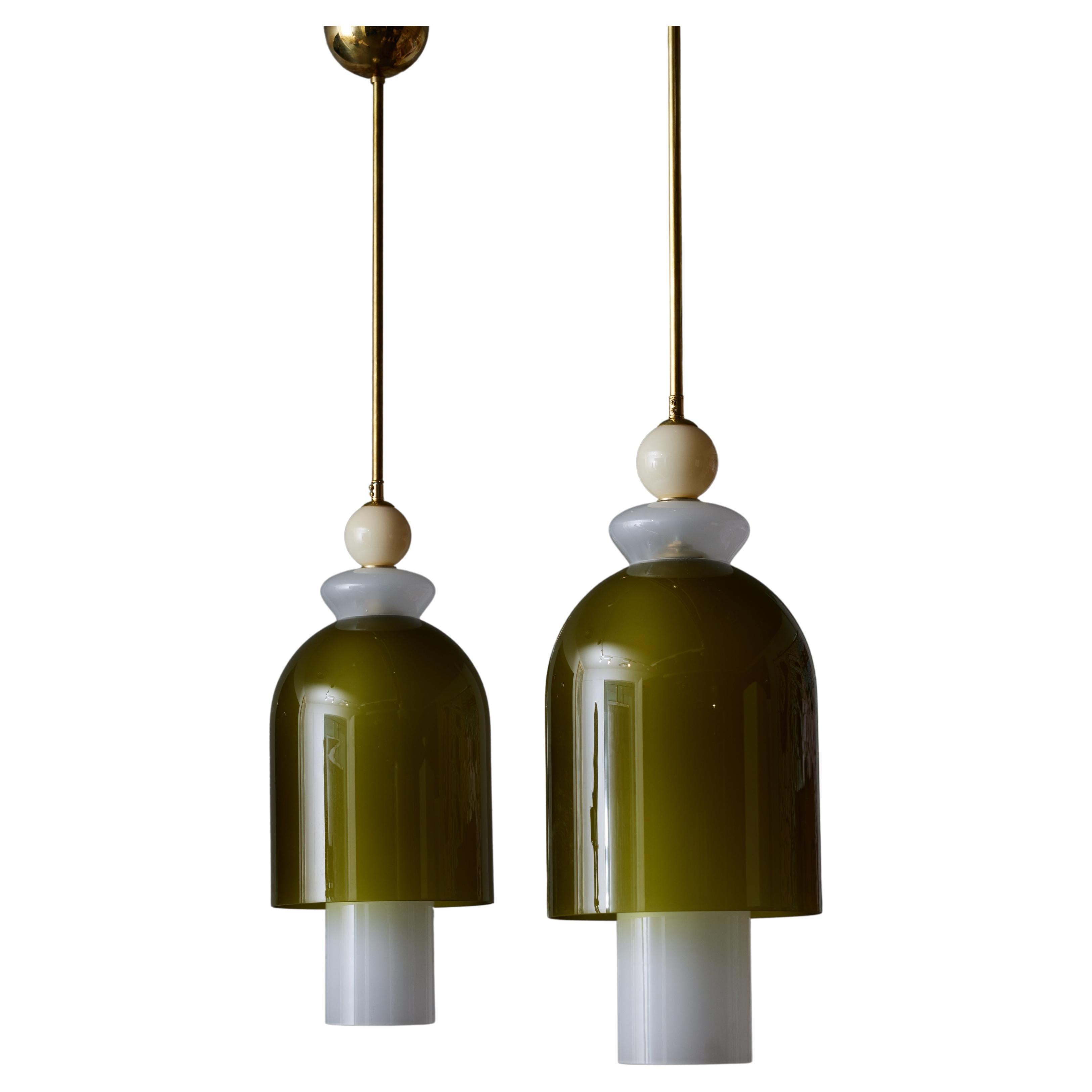 Paire de suspensions en verre de Murano vert et blanc en vente