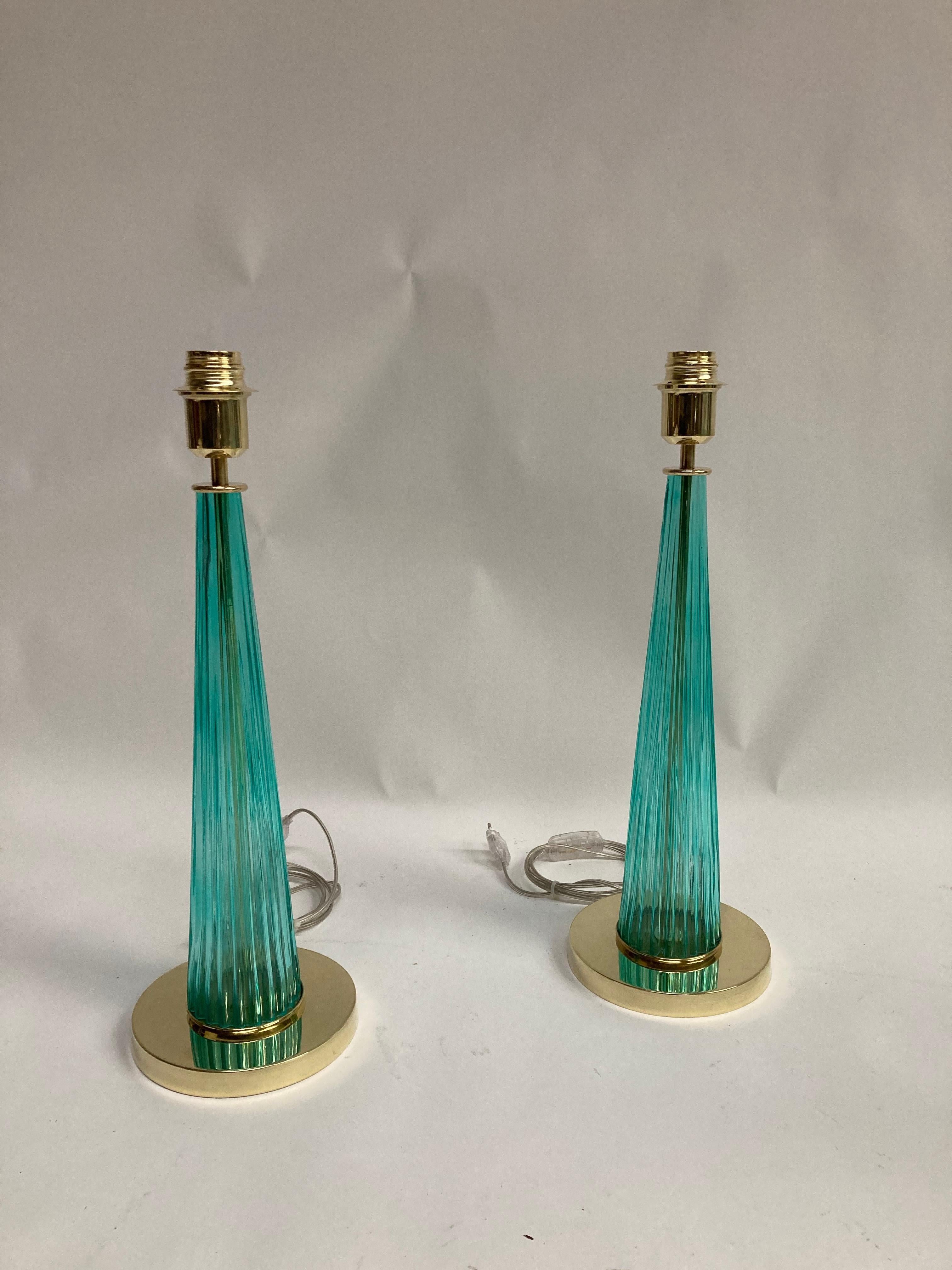 Pair of classic glass lamps
with an amazing colour.