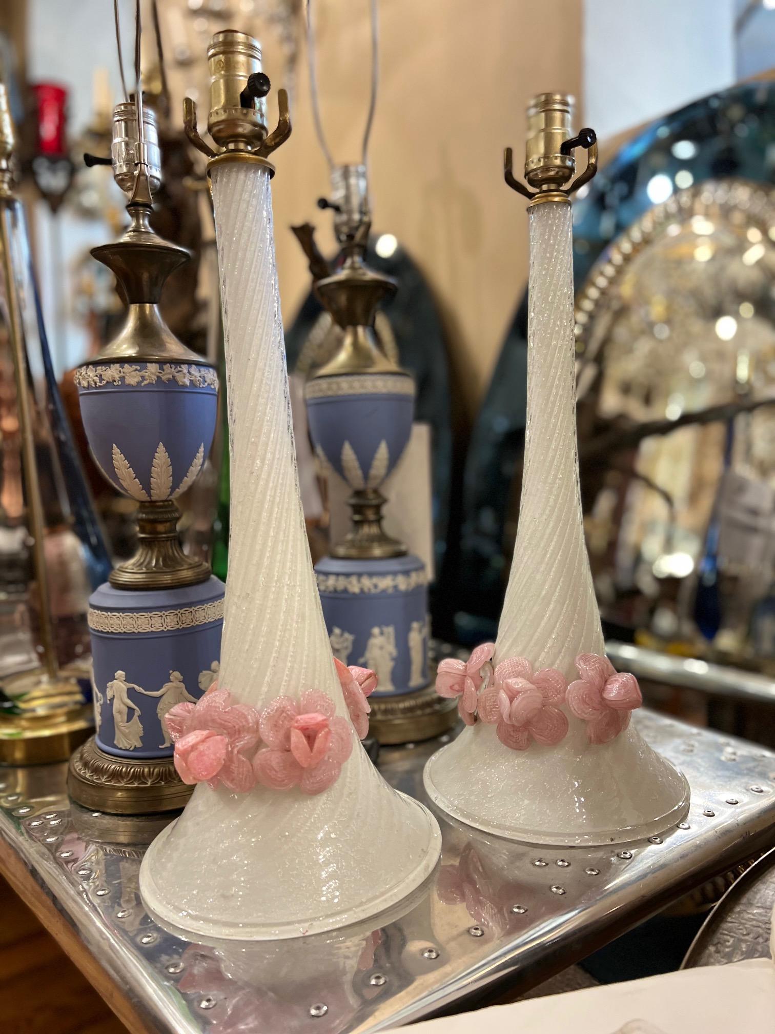 Milieu du XXe siècle Paire de lampes en verre de Murano en vente
