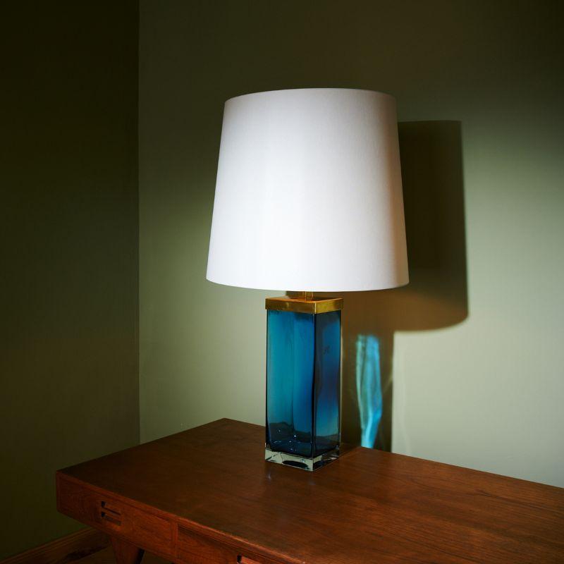 Paire de lampes en verre de Murano avec monture en verre et laiton

Murano Manufacture

Informations complémentaires :
Matériau : Verre, support en laiton
Taille : 100 H cm.