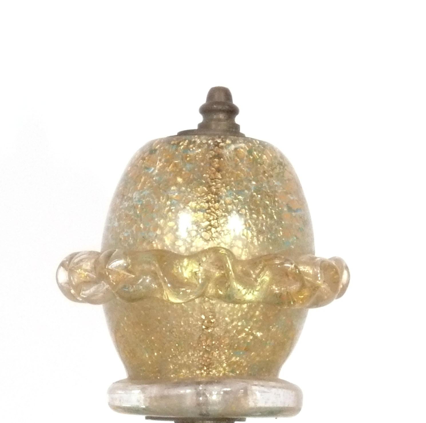 Hollywood Regency Paire de lampes en verre de Murano bleu clair et or circa 1950 Câblées en vente