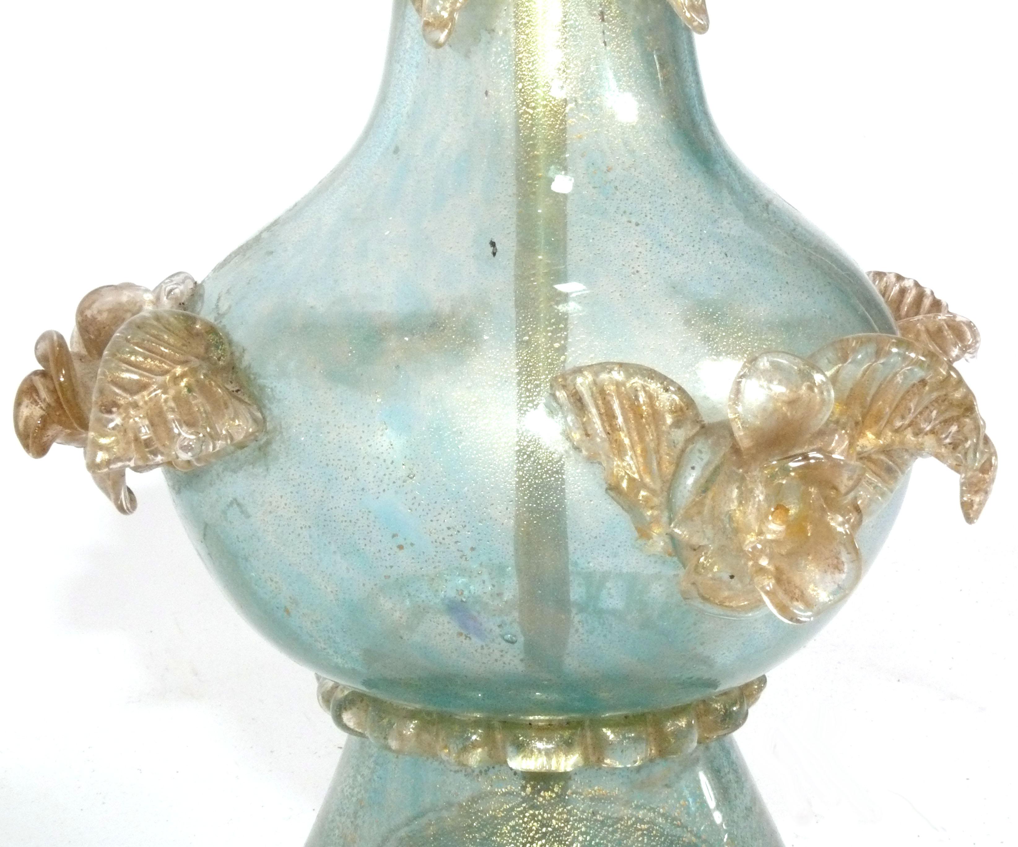 Paire de lampes en verre de Murano bleu clair et or circa 1950 Câblées État moyen - En vente à Atlanta, GA