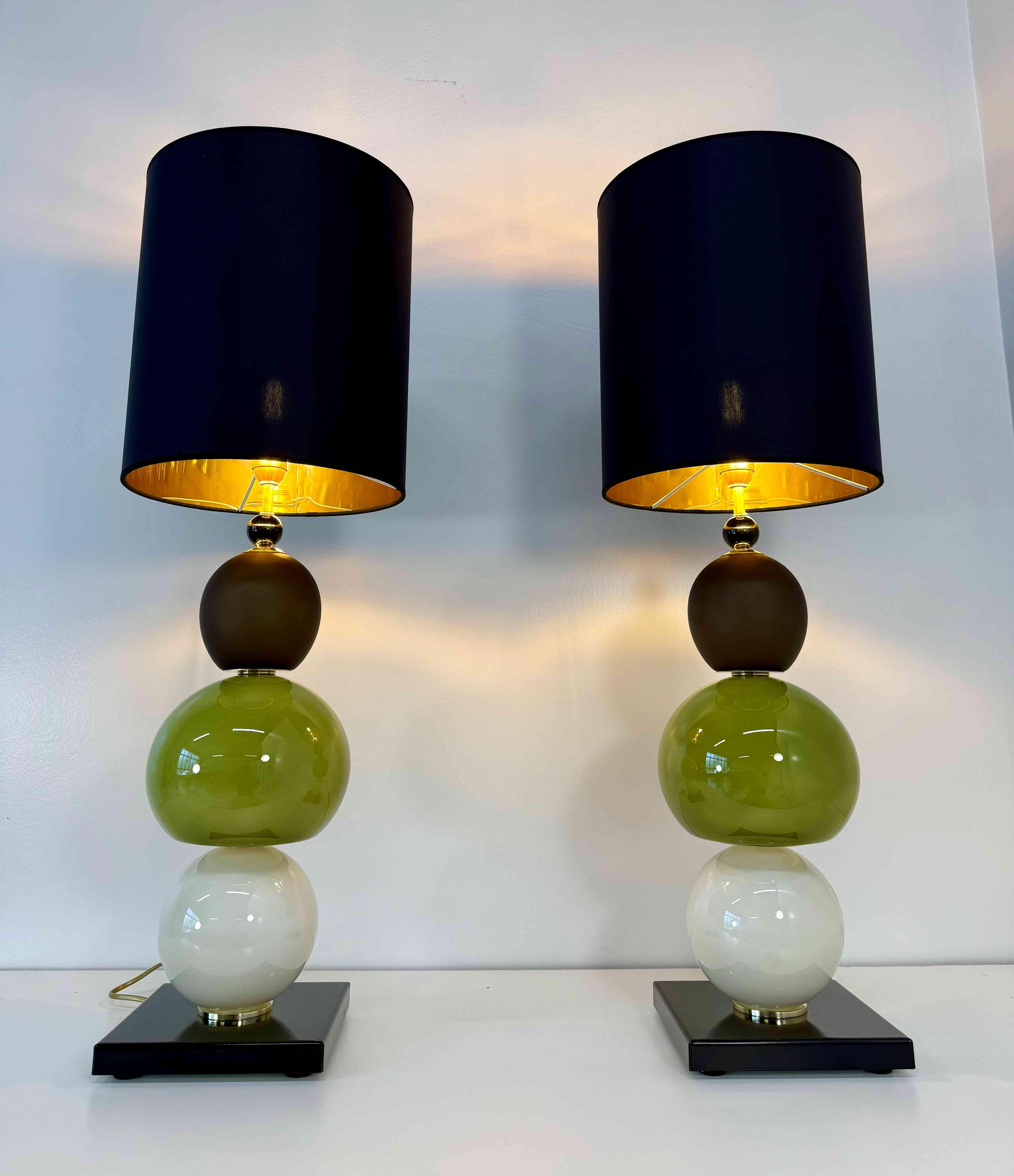 Paire de lampes en verre de Murano avec sphères brunes, vertes et blanc perle en vente 4
